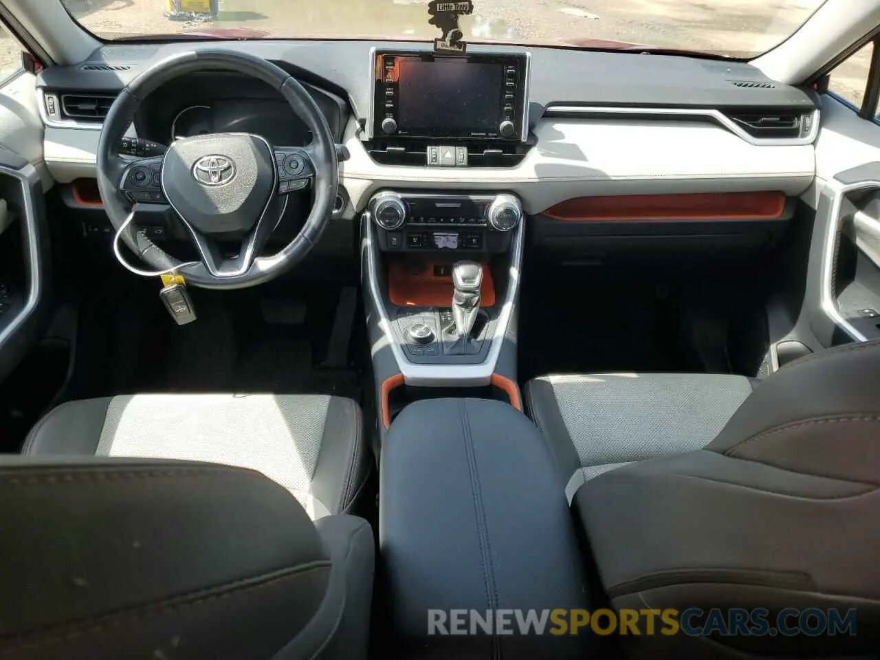 8 Photograph of a damaged car 2T3J1RFV1KW006025 TOYOTA RAV4 2019