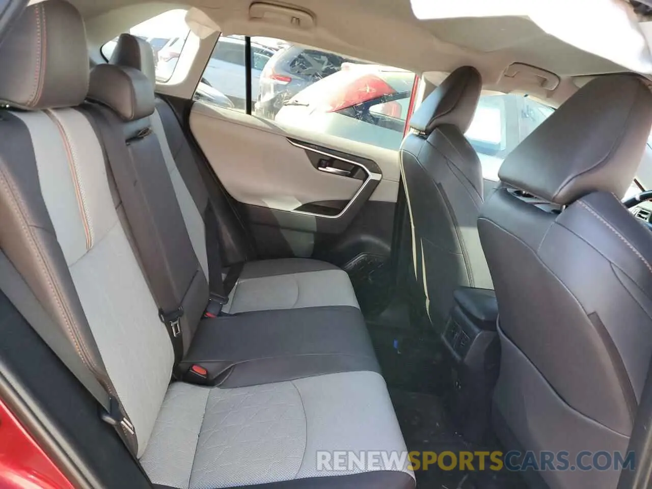 11 Photograph of a damaged car 2T3J1RFV1KW012682 TOYOTA RAV4 2019