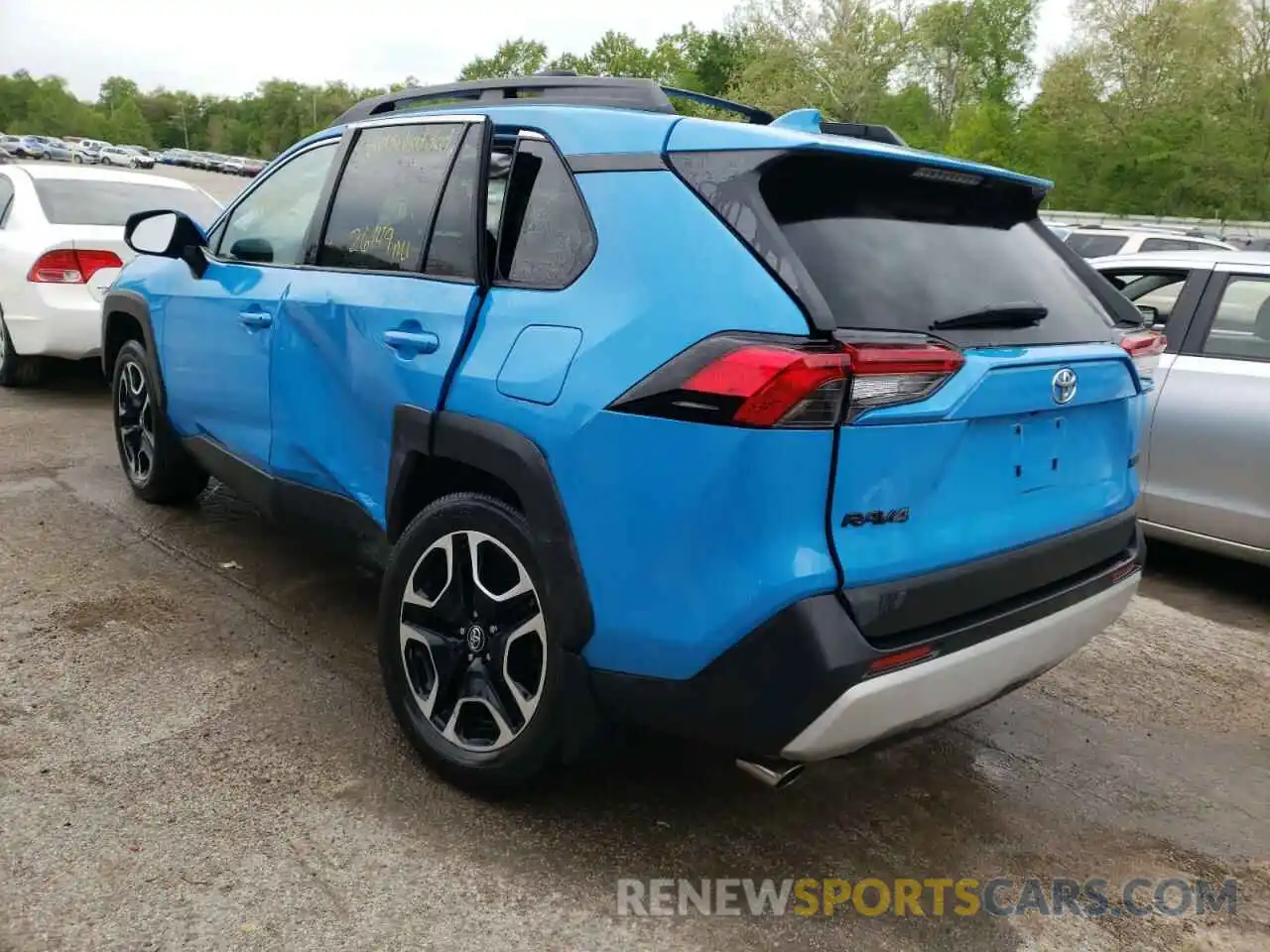 3 Photograph of a damaged car 2T3J1RFV1KW033385 TOYOTA RAV4 2019