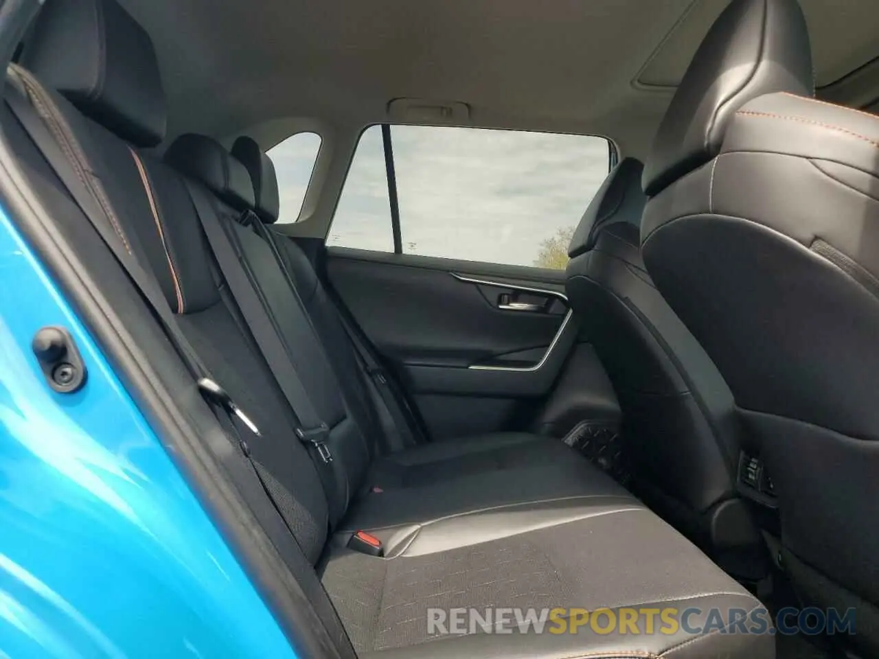 11 Photograph of a damaged car 2T3J1RFV2KW010228 TOYOTA RAV4 2019