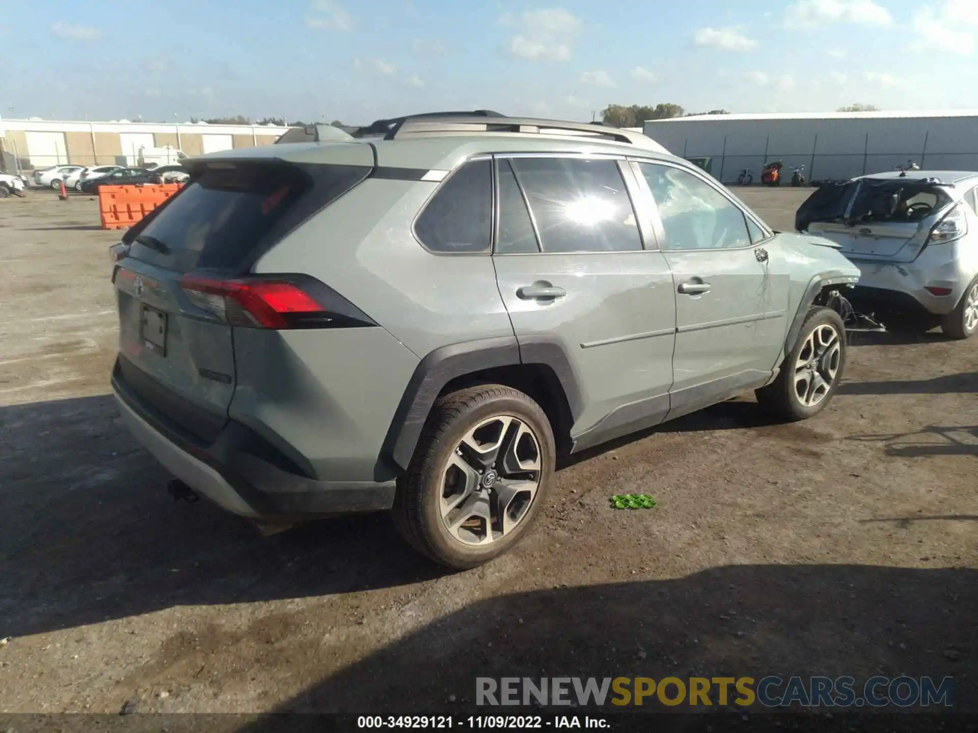 4 Photograph of a damaged car 2T3J1RFV2KW043245 TOYOTA RAV4 2019