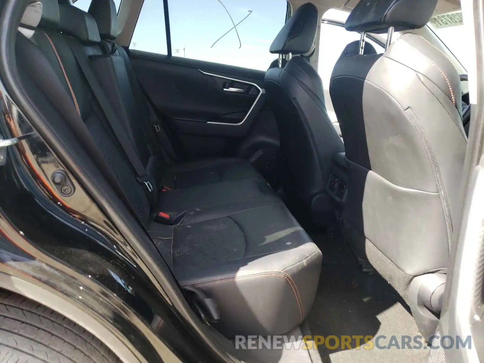 6 Photograph of a damaged car 2T3J1RFV2KW051538 TOYOTA RAV4 2019