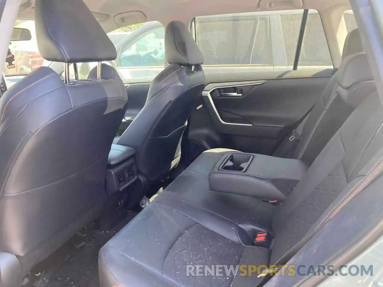 6 Photograph of a damaged car 2T3J1RFV3KW001232 TOYOTA RAV4 2019