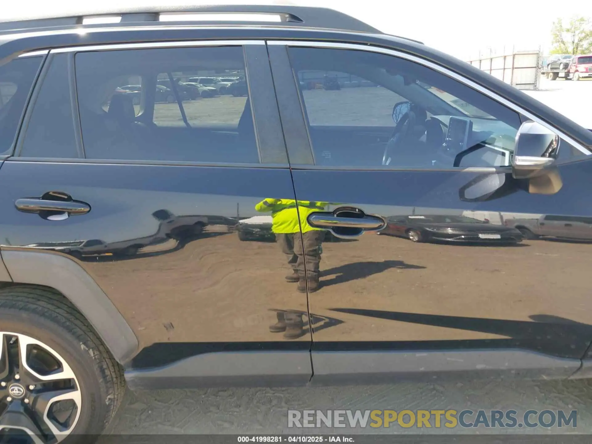 13 Photograph of a damaged car 2T3J1RFV3KW001716 TOYOTA RAV4 2019