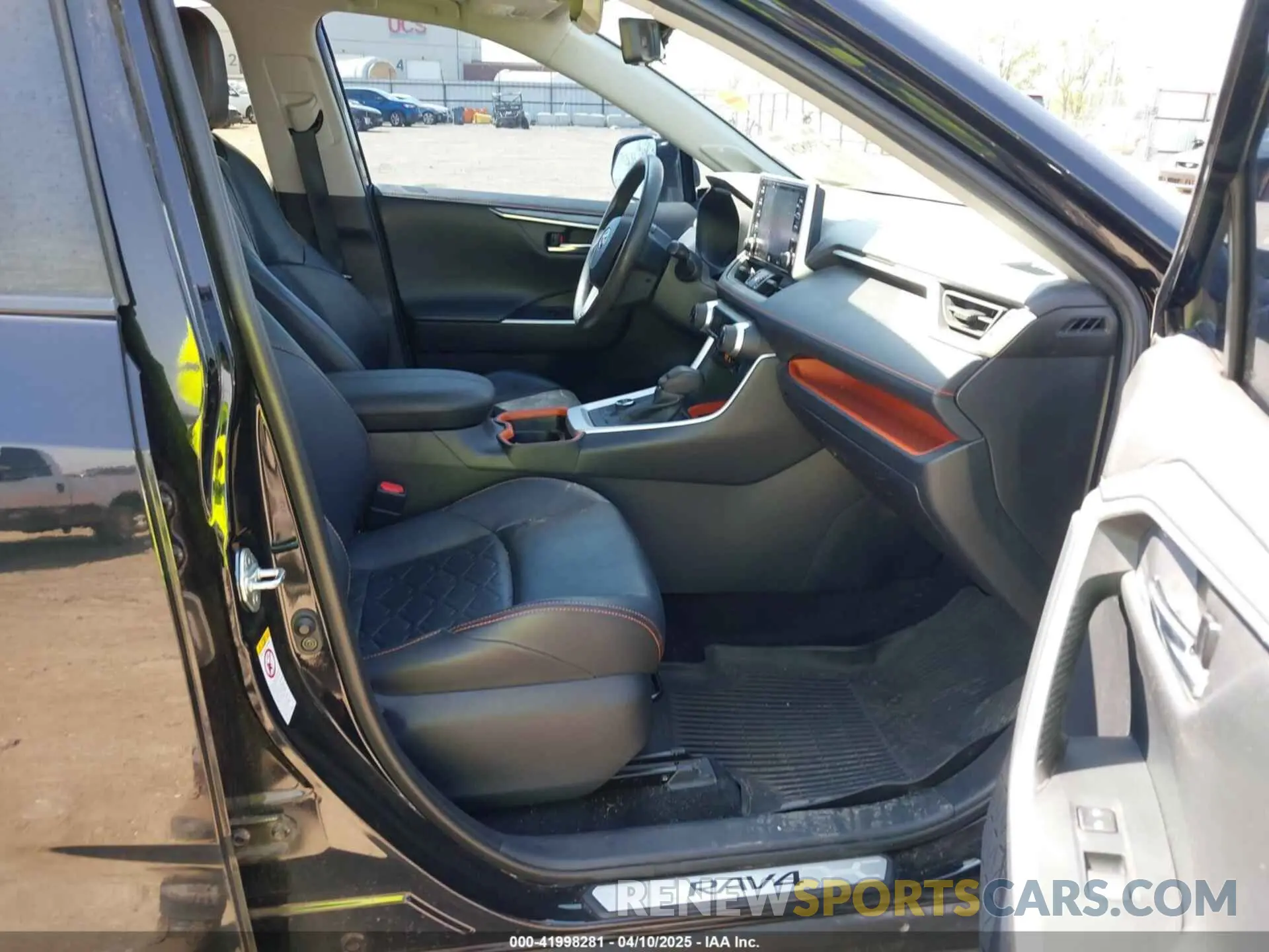 5 Photograph of a damaged car 2T3J1RFV3KW001716 TOYOTA RAV4 2019