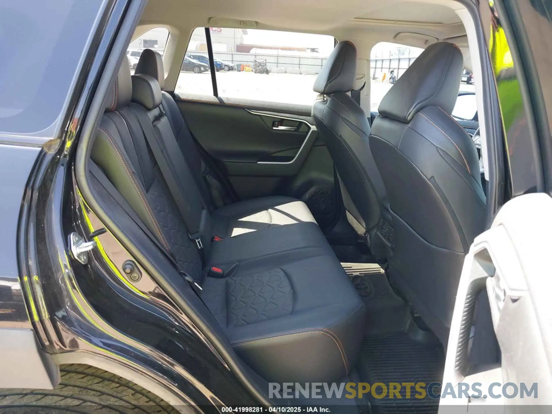 8 Photograph of a damaged car 2T3J1RFV3KW001716 TOYOTA RAV4 2019