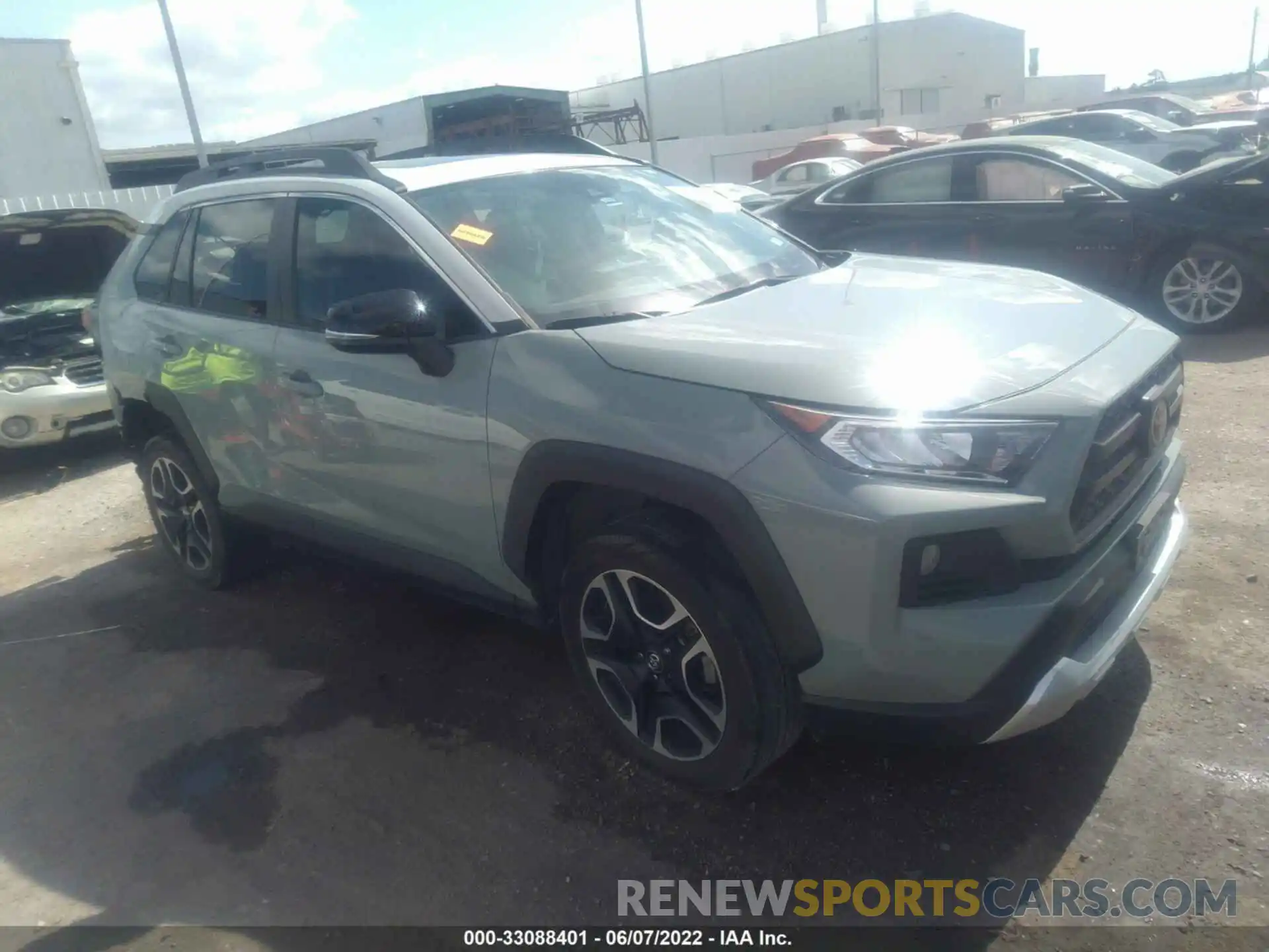 1 Photograph of a damaged car 2T3J1RFV3KW033839 TOYOTA RAV4 2019