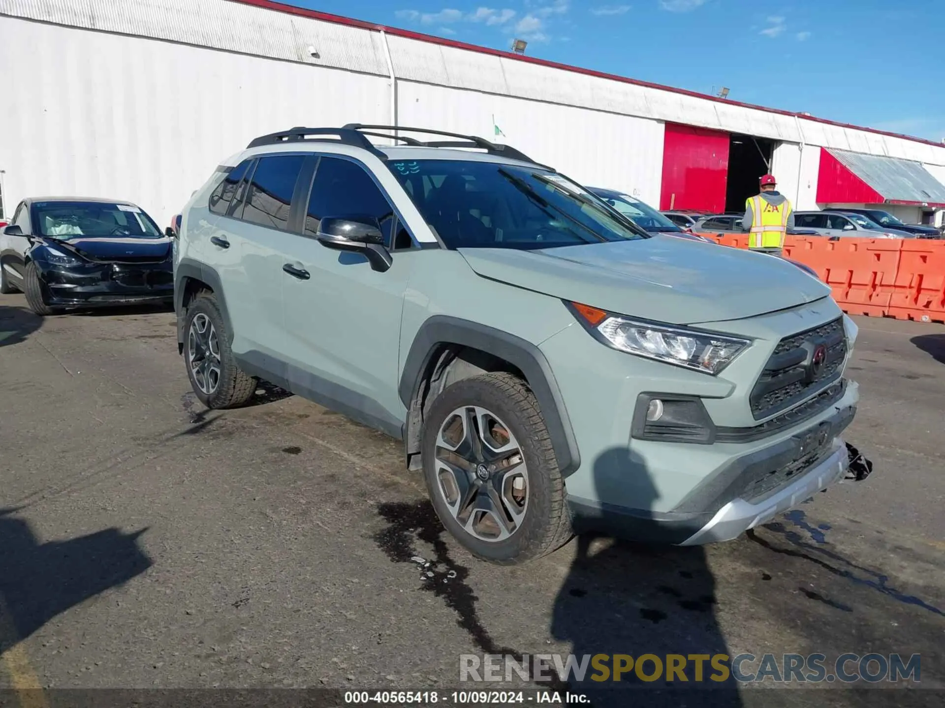 1 Photograph of a damaged car 2T3J1RFV5KC055214 TOYOTA RAV4 2019