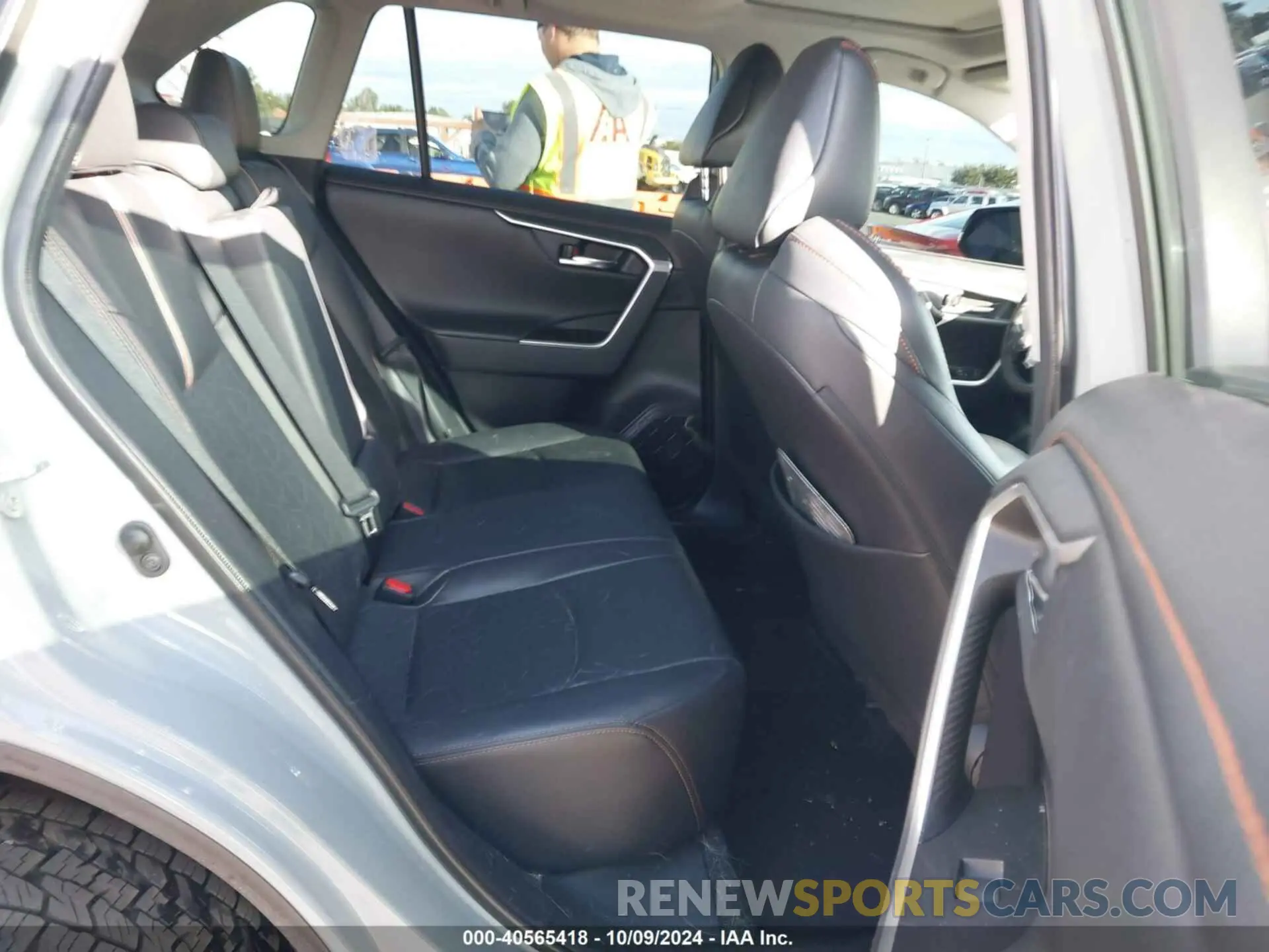 8 Photograph of a damaged car 2T3J1RFV5KC055214 TOYOTA RAV4 2019