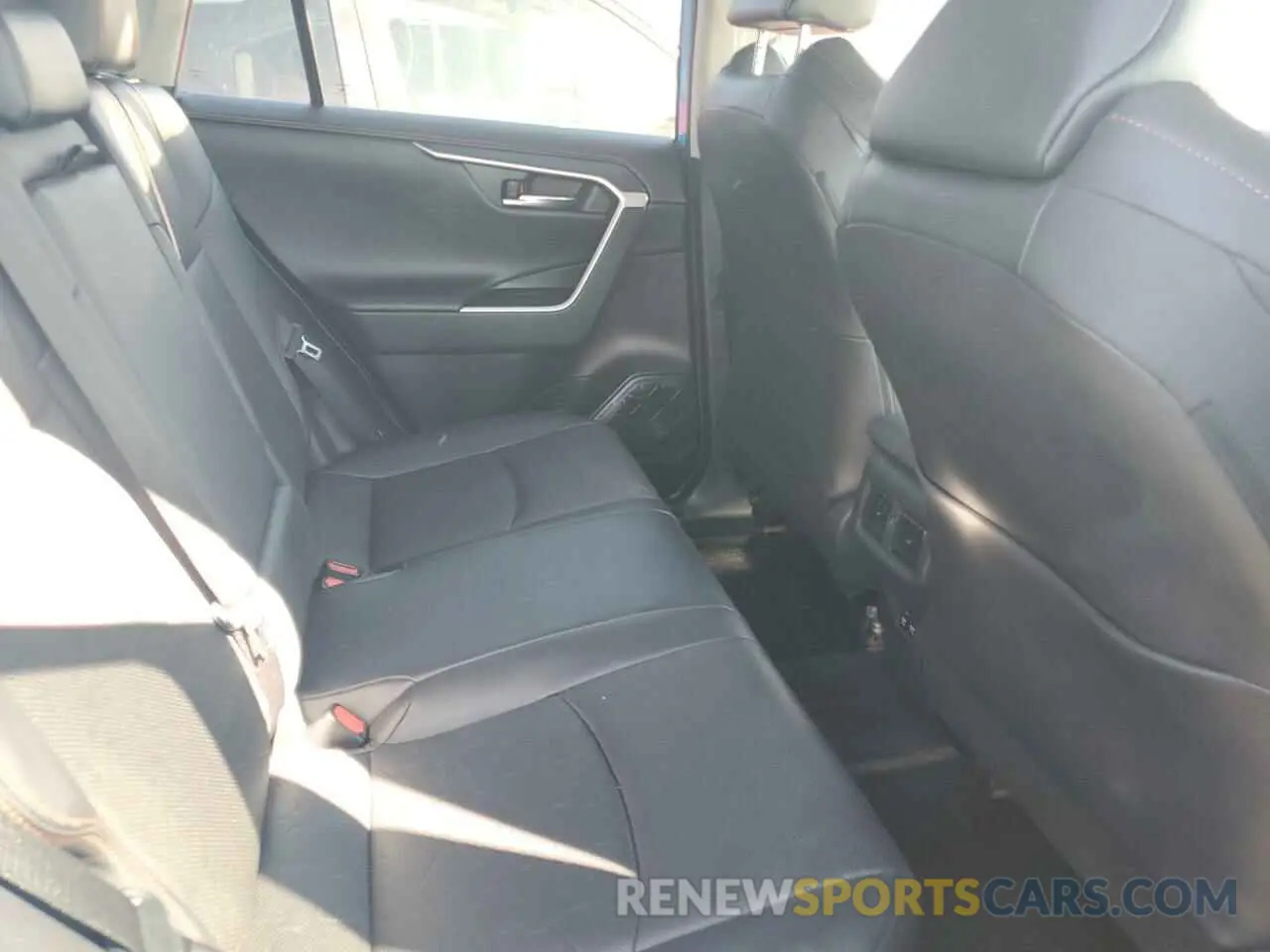 11 Photograph of a damaged car 2T3J1RFV5KW005864 TOYOTA RAV4 2019