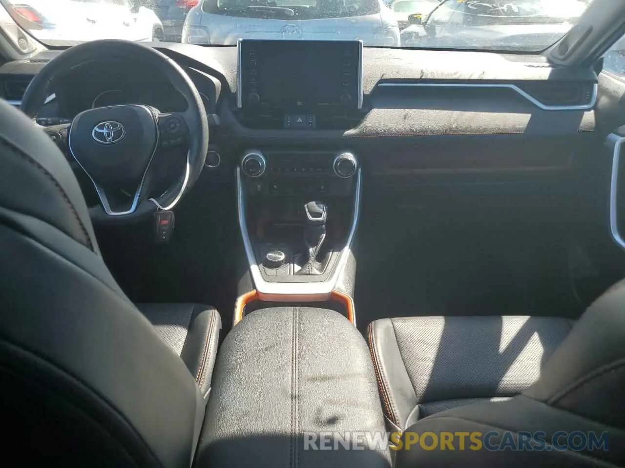 8 Photograph of a damaged car 2T3J1RFV5KW005864 TOYOTA RAV4 2019