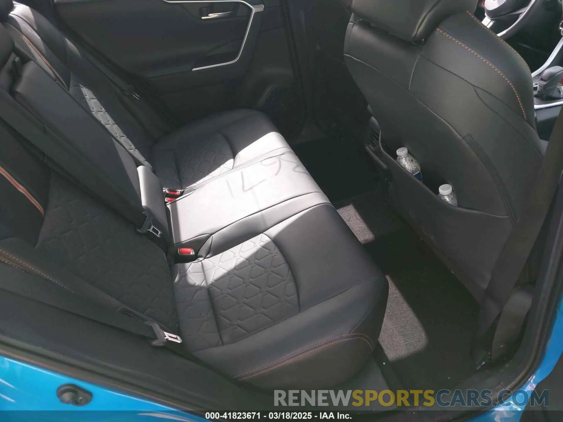 8 Photograph of a damaged car 2T3J1RFV5KW005928 TOYOTA RAV4 2019