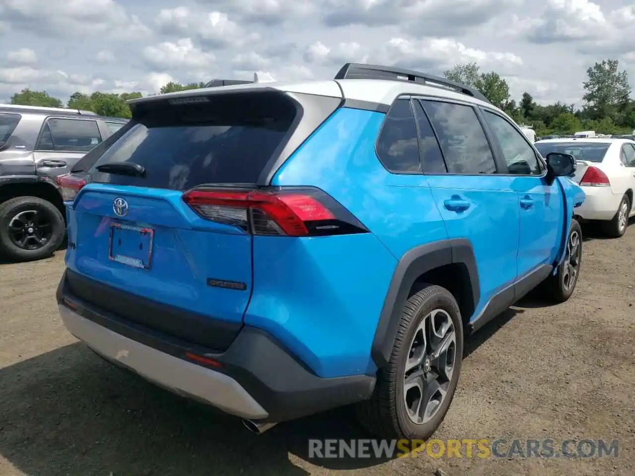 4 Photograph of a damaged car 2T3J1RFV5KW015522 TOYOTA RAV4 2019