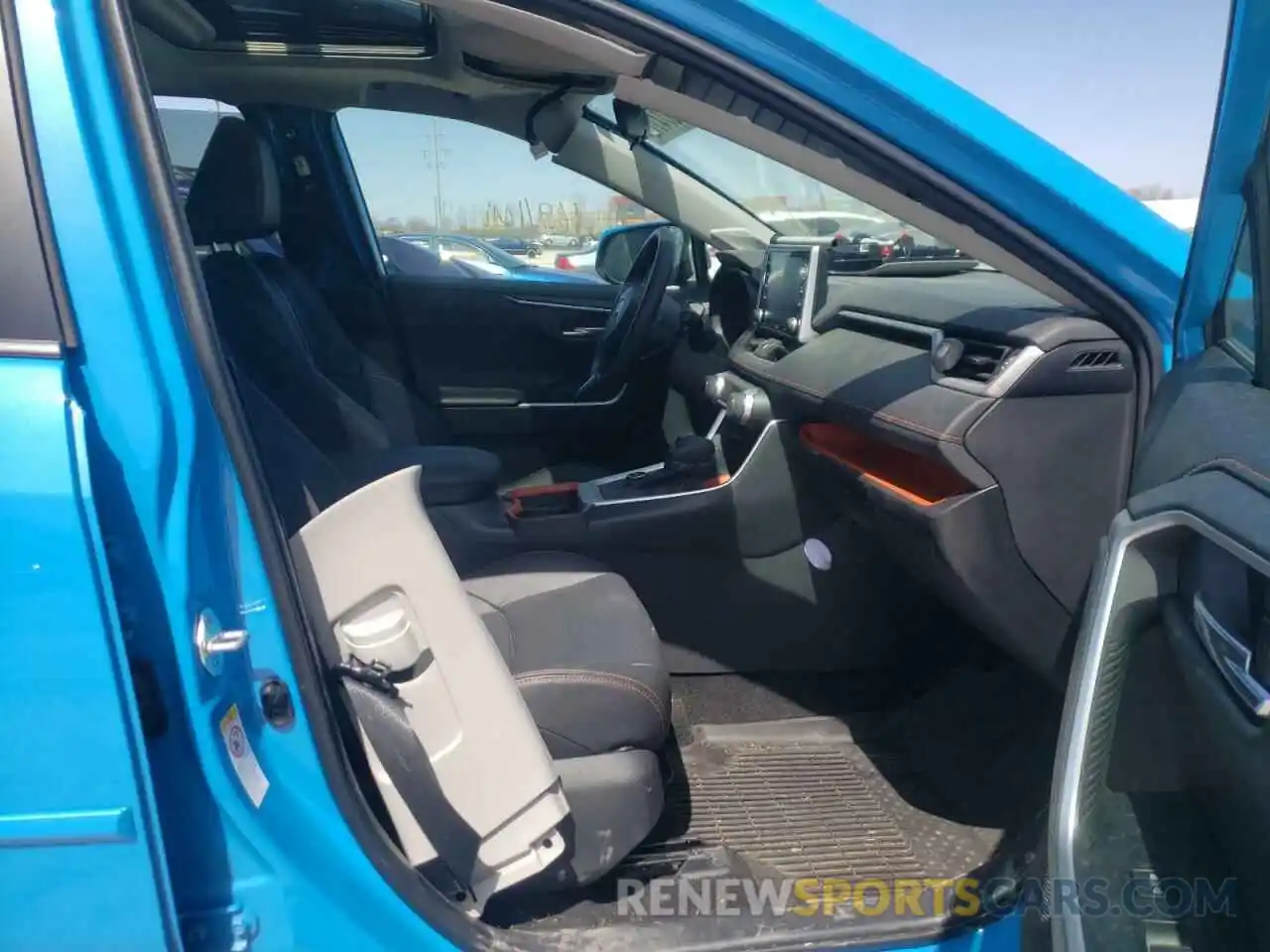 5 Photograph of a damaged car 2T3J1RFV5KW040355 TOYOTA RAV4 2019