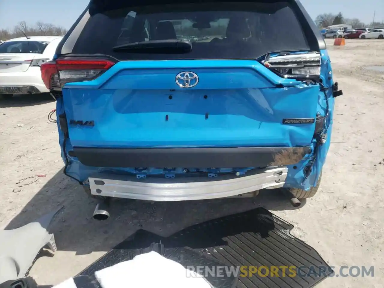 9 Photograph of a damaged car 2T3J1RFV5KW040355 TOYOTA RAV4 2019