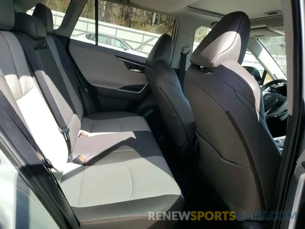 11 Photograph of a damaged car 2T3J1RFV5KW048326 TOYOTA RAV4 2019