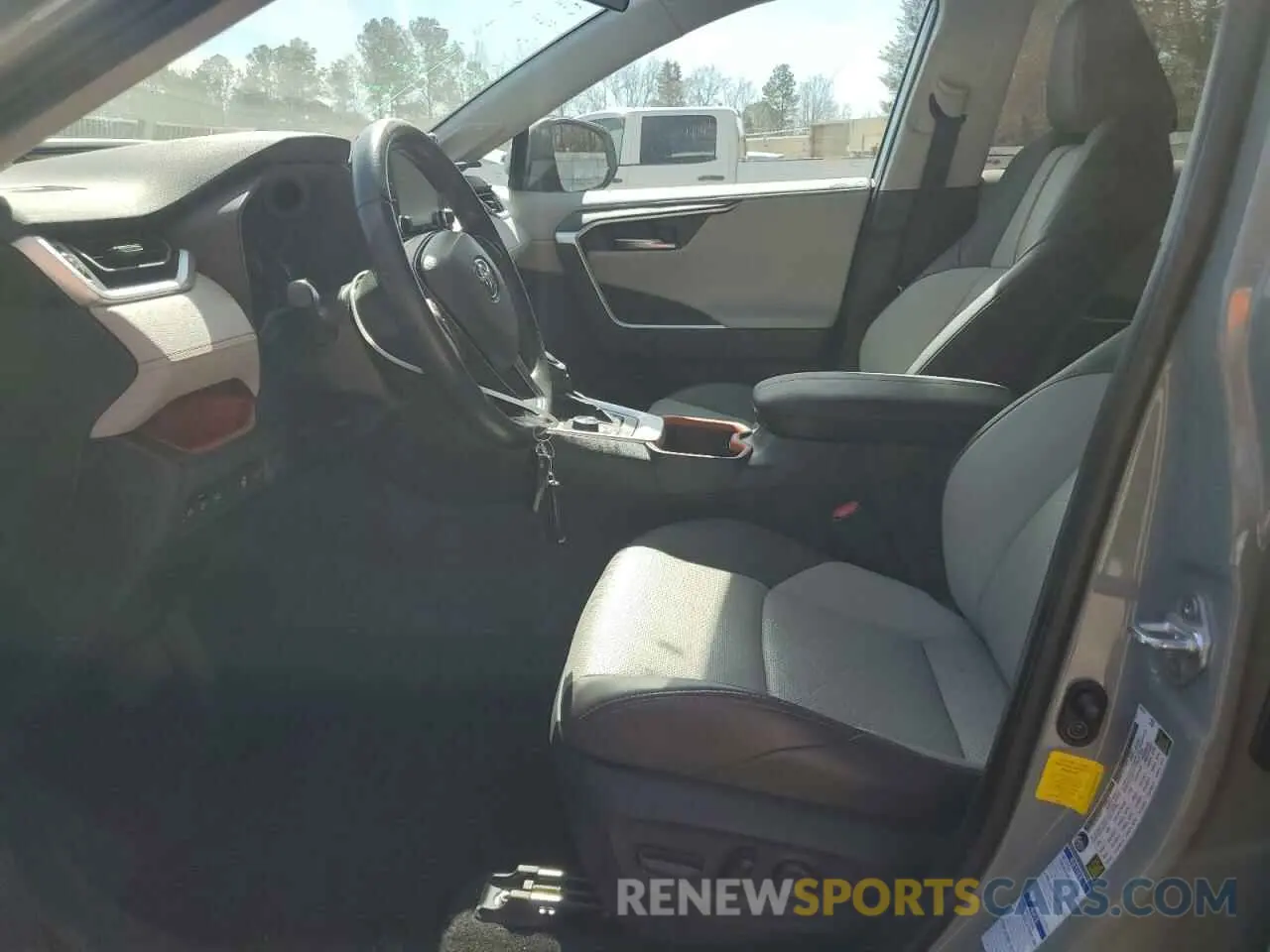 7 Photograph of a damaged car 2T3J1RFV5KW048326 TOYOTA RAV4 2019