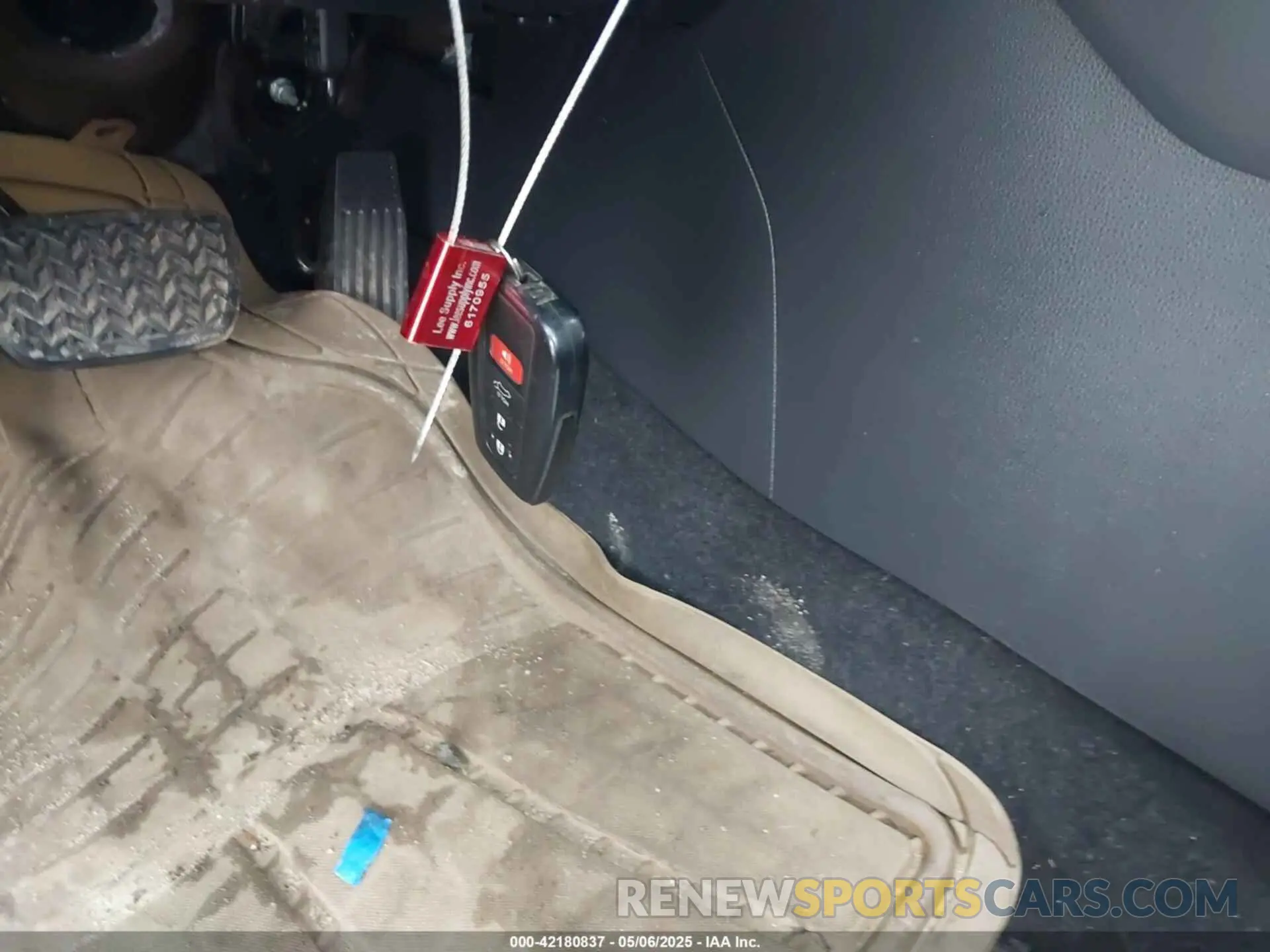 11 Photograph of a damaged car 2T3J1RFV6KW006442 TOYOTA RAV4 2019