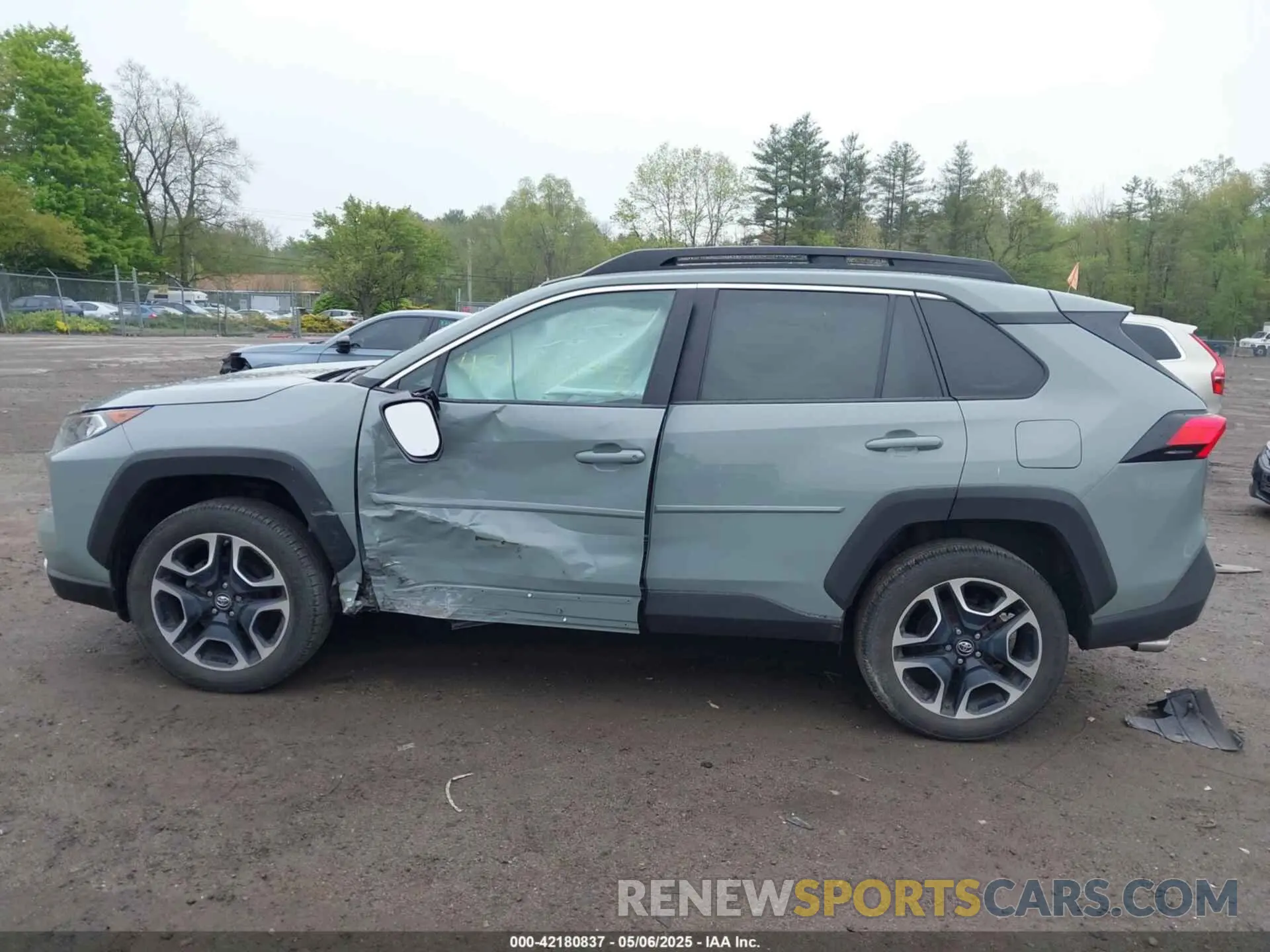 14 Photograph of a damaged car 2T3J1RFV6KW006442 TOYOTA RAV4 2019