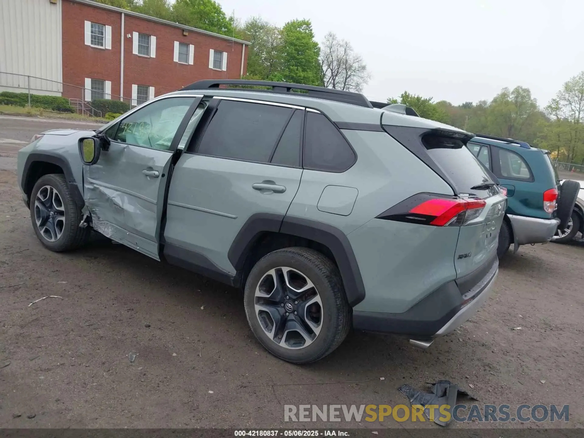 3 Photograph of a damaged car 2T3J1RFV6KW006442 TOYOTA RAV4 2019