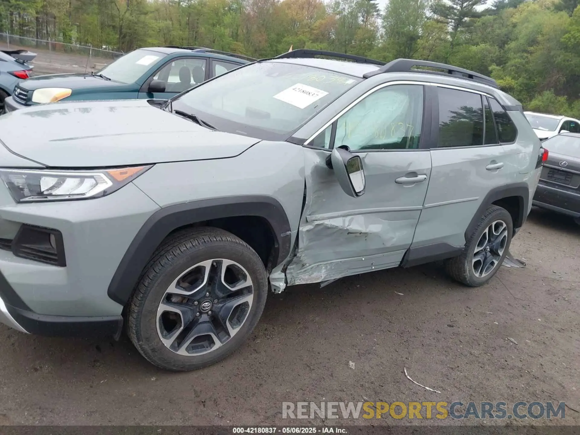 6 Photograph of a damaged car 2T3J1RFV6KW006442 TOYOTA RAV4 2019