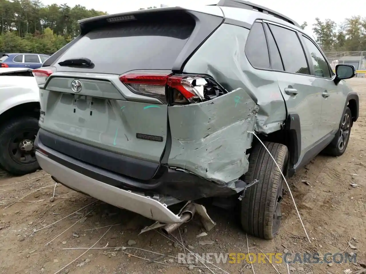 9 Photograph of a damaged car 2T3J1RFV7KC005981 TOYOTA RAV4 2019