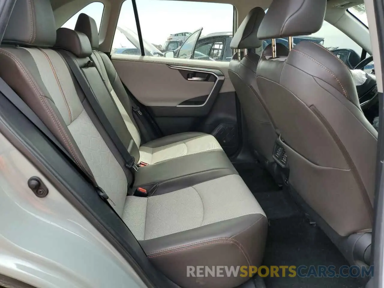 11 Photograph of a damaged car 2T3J1RFV7KC046028 TOYOTA RAV4 2019