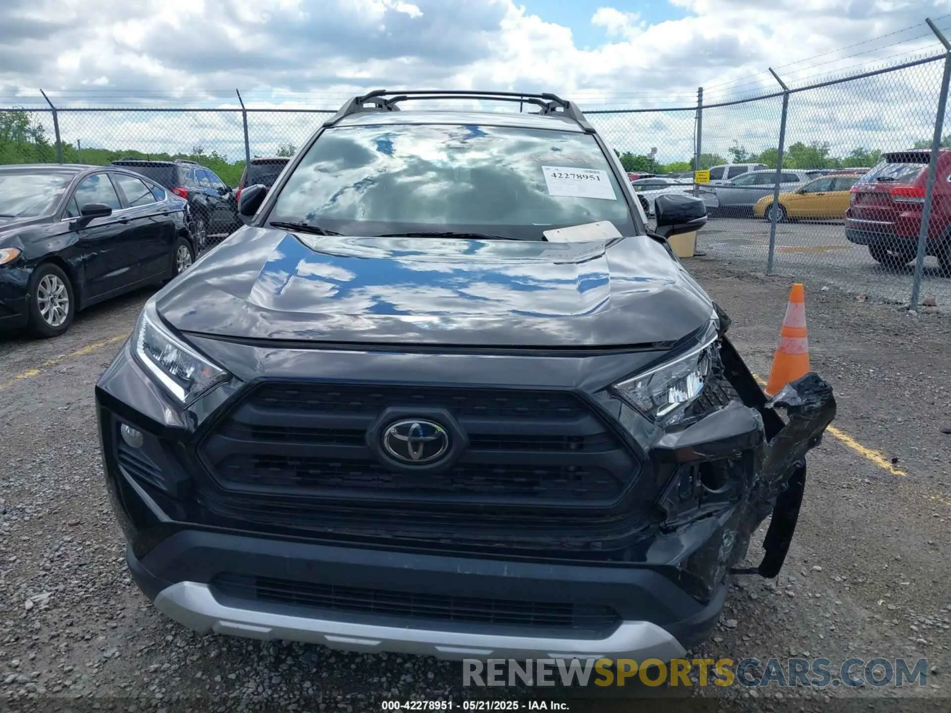 11 Photograph of a damaged car 2T3J1RFV7KW024352 TOYOTA RAV4 2019