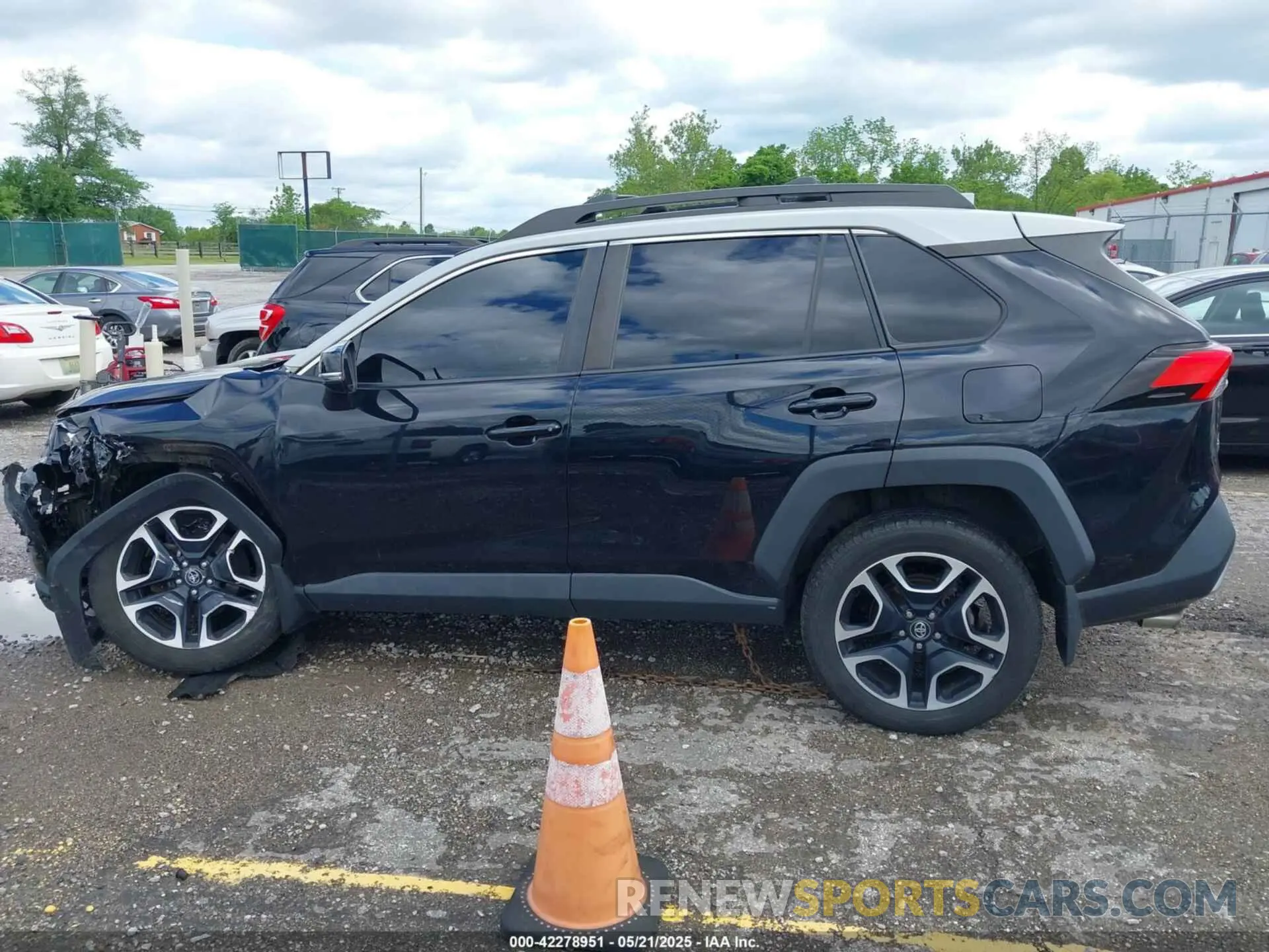 13 Photograph of a damaged car 2T3J1RFV7KW024352 TOYOTA RAV4 2019