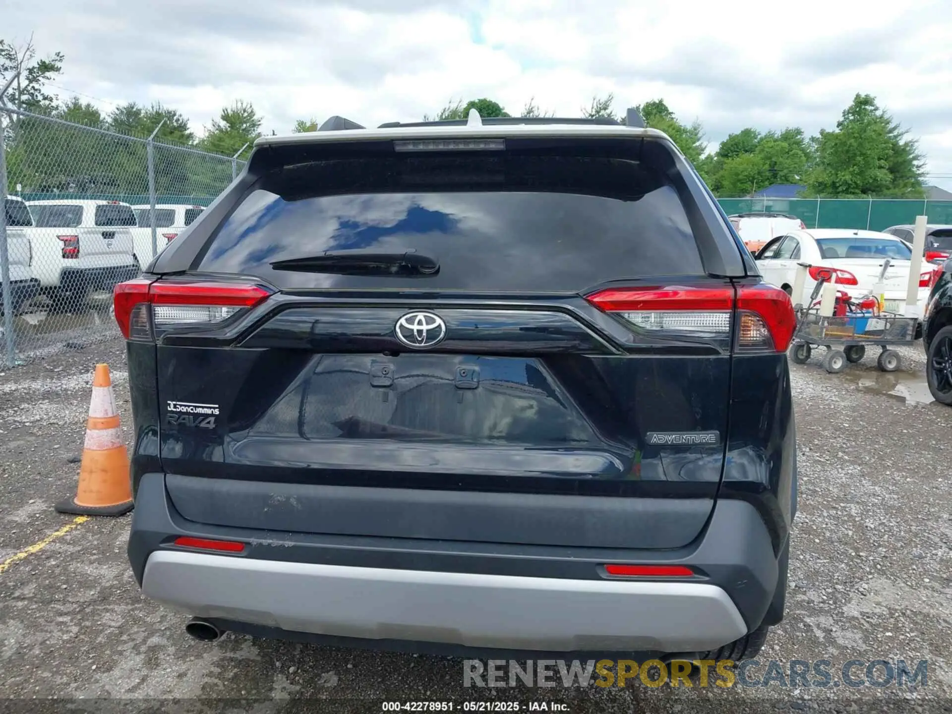 15 Photograph of a damaged car 2T3J1RFV7KW024352 TOYOTA RAV4 2019