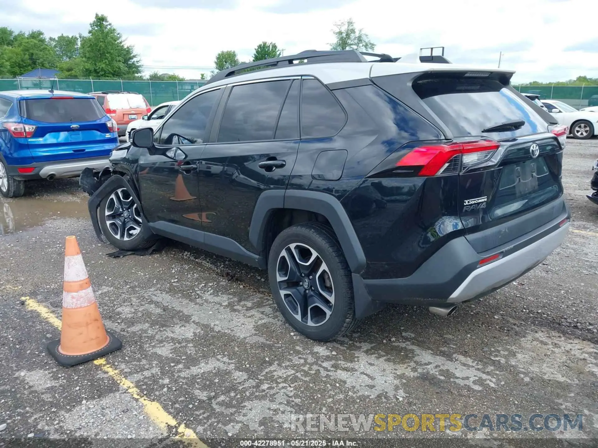 3 Photograph of a damaged car 2T3J1RFV7KW024352 TOYOTA RAV4 2019