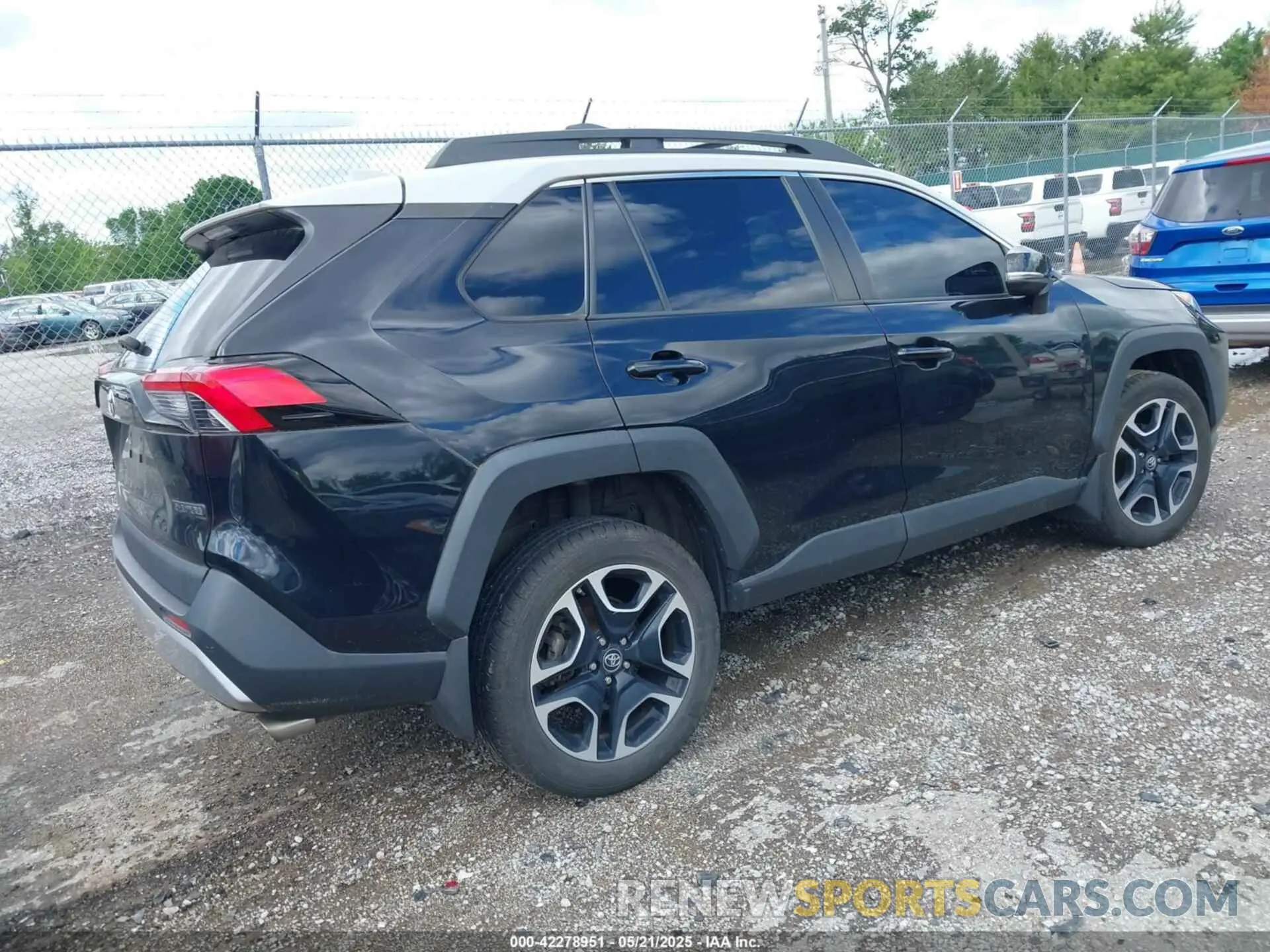 4 Photograph of a damaged car 2T3J1RFV7KW024352 TOYOTA RAV4 2019