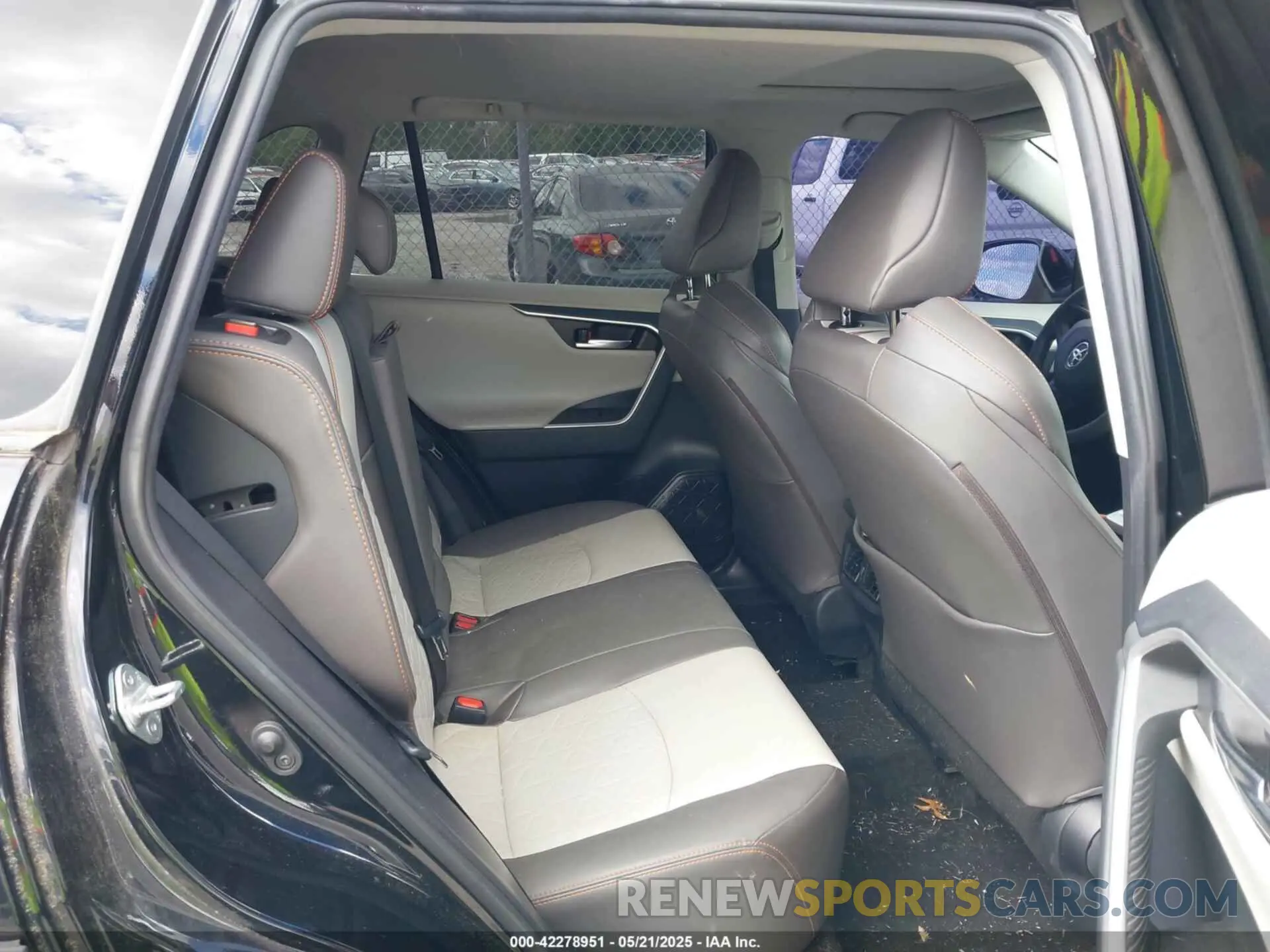8 Photograph of a damaged car 2T3J1RFV7KW024352 TOYOTA RAV4 2019