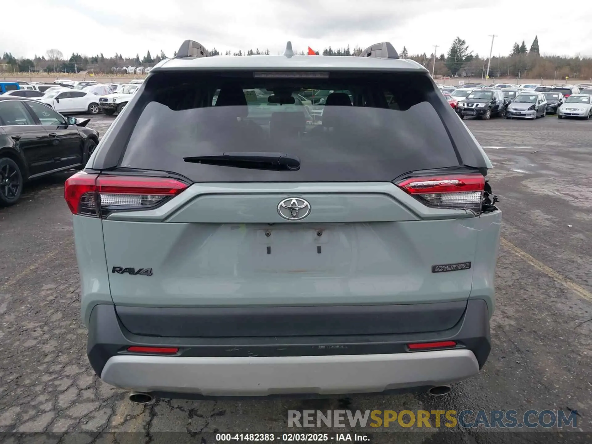 16 Photograph of a damaged car 2T3J1RFV8KC002037 TOYOTA RAV4 2019