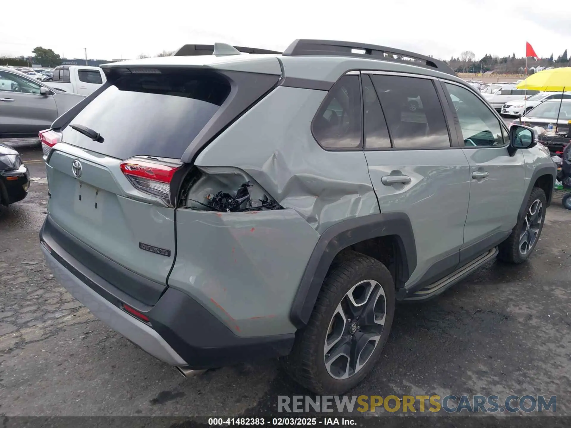 17 Photograph of a damaged car 2T3J1RFV8KC002037 TOYOTA RAV4 2019