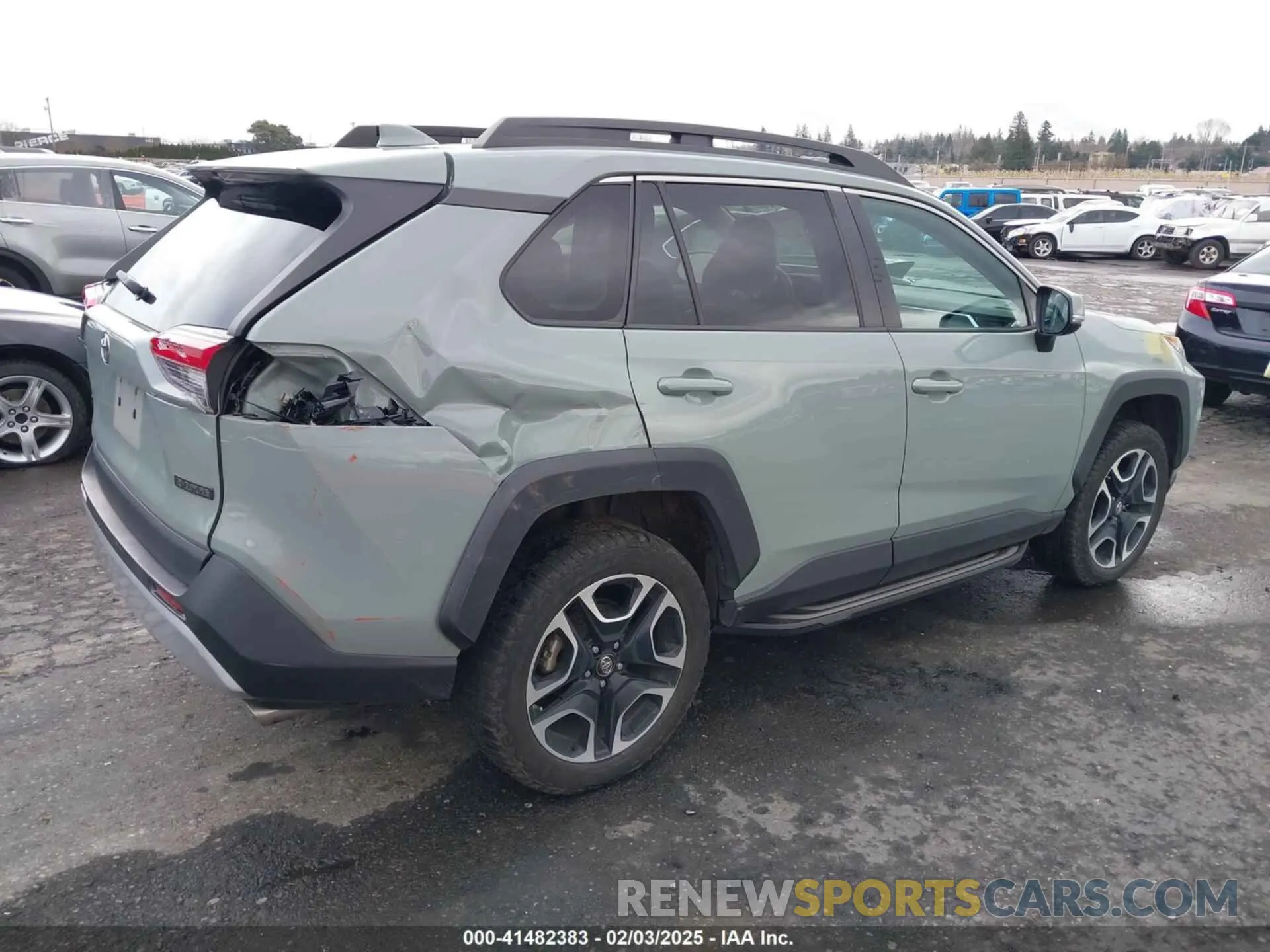 4 Photograph of a damaged car 2T3J1RFV8KC002037 TOYOTA RAV4 2019