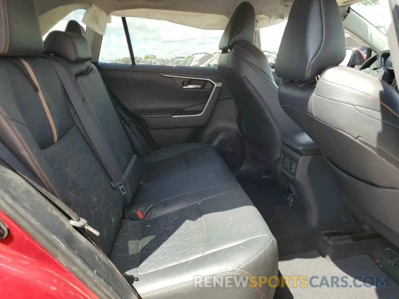 11 Photograph of a damaged car 2T3J1RFV8KC012552 TOYOTA RAV4 2019