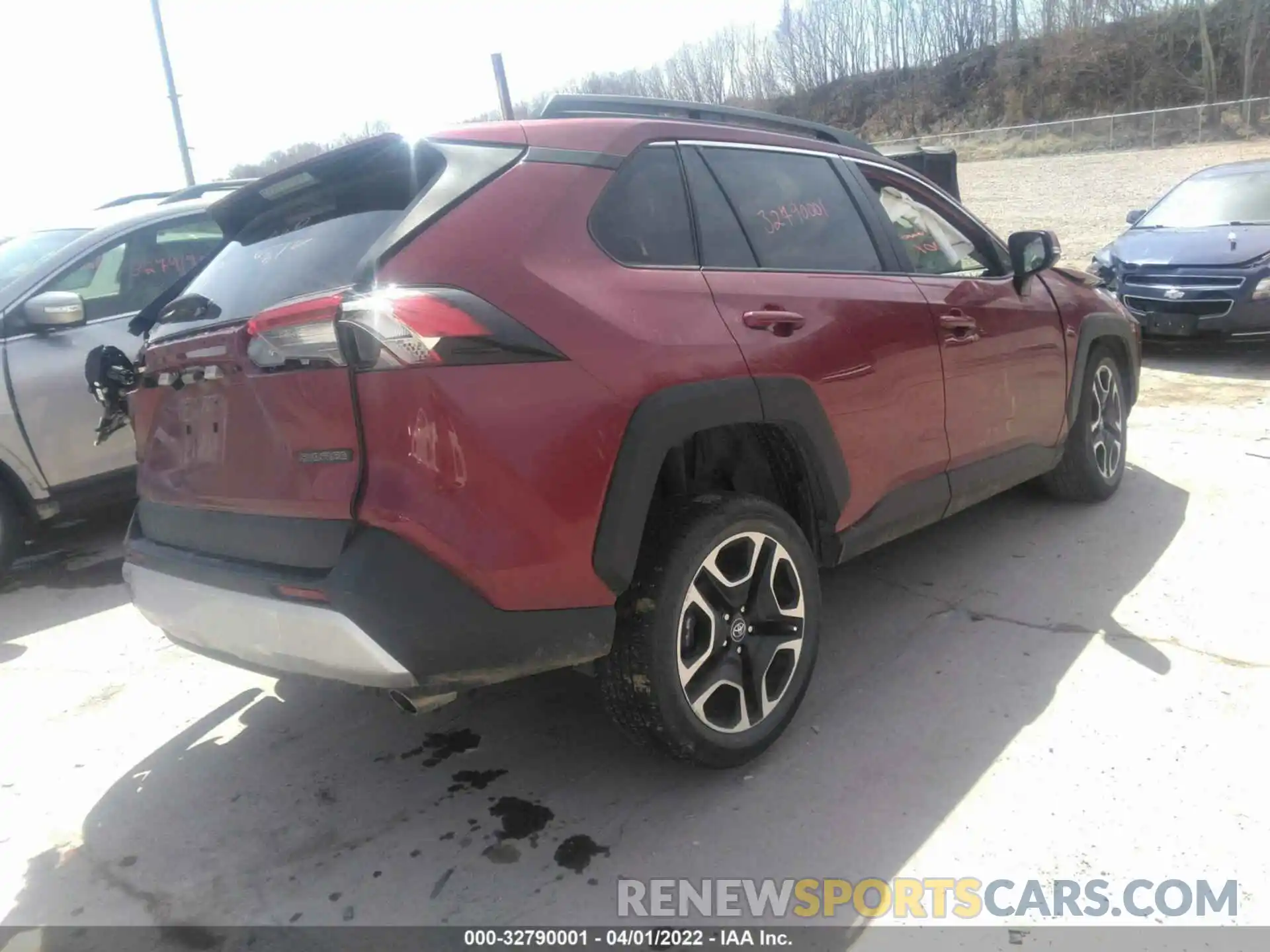 4 Photograph of a damaged car 2T3J1RFV8KC053425 TOYOTA RAV4 2019