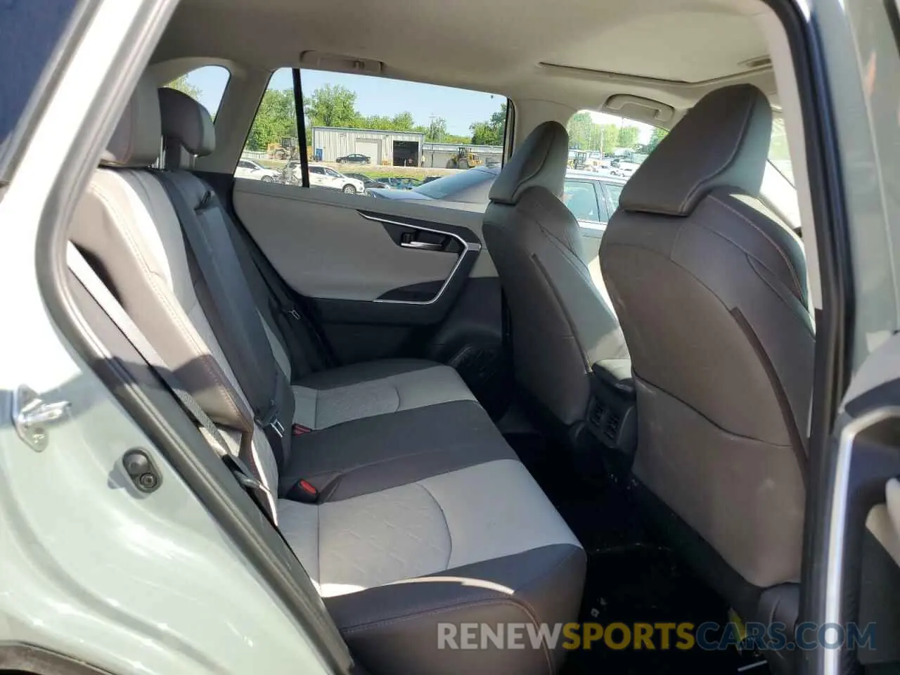 10 Photograph of a damaged car 2T3J1RFV8KW003929 TOYOTA RAV4 2019