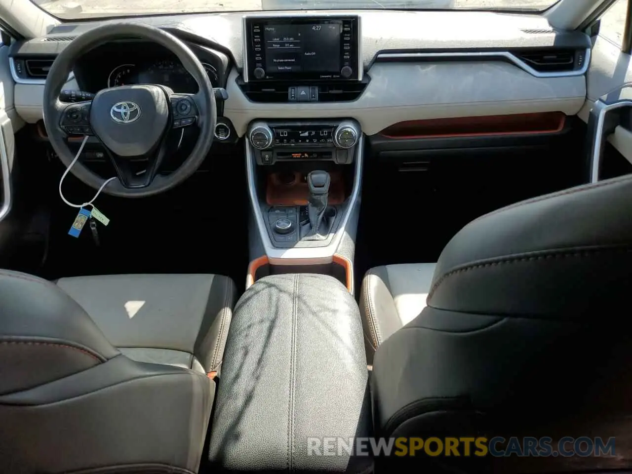 8 Photograph of a damaged car 2T3J1RFV8KW003929 TOYOTA RAV4 2019