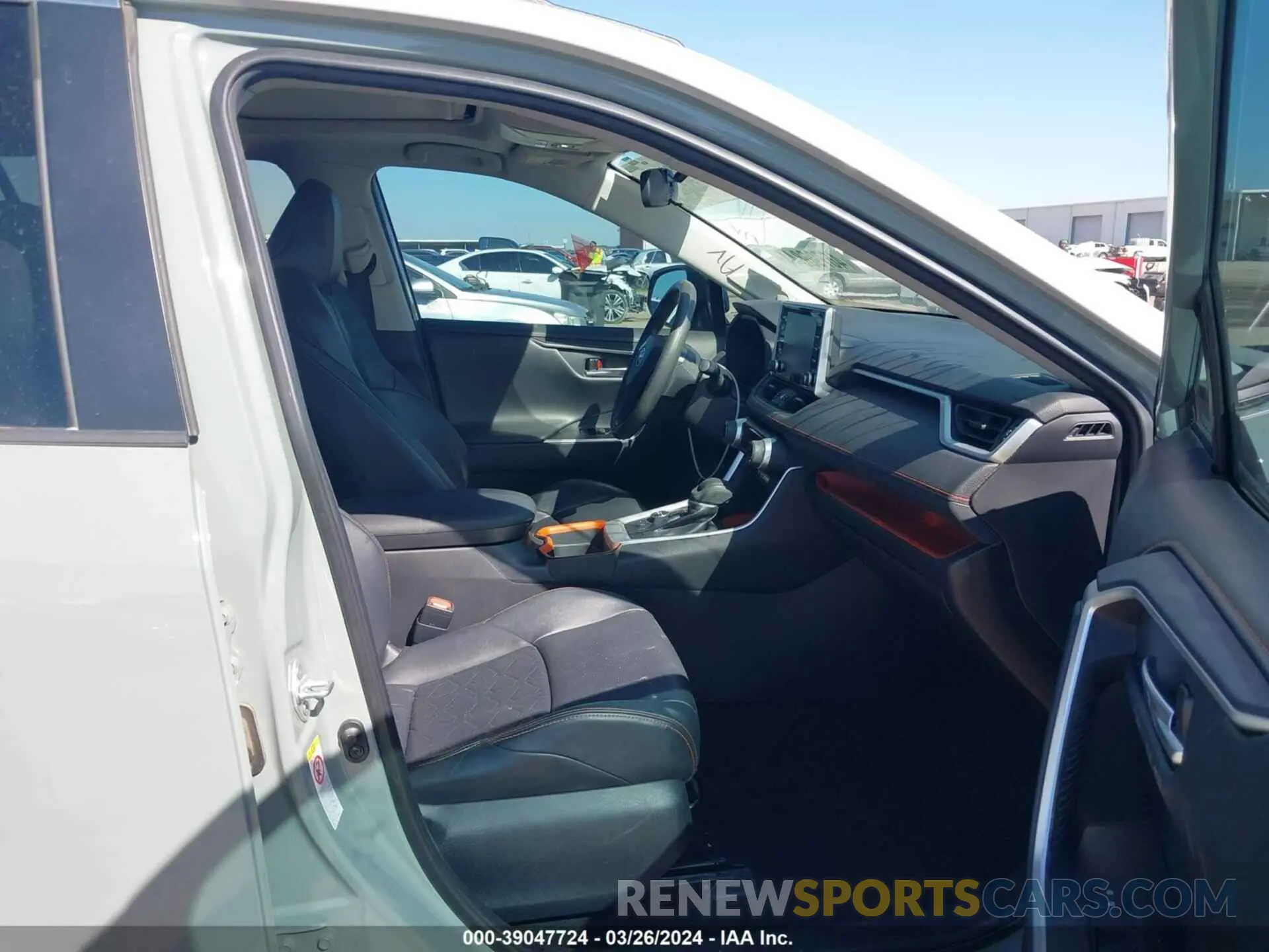 5 Photograph of a damaged car 2T3J1RFV8KW041337 TOYOTA RAV4 2019