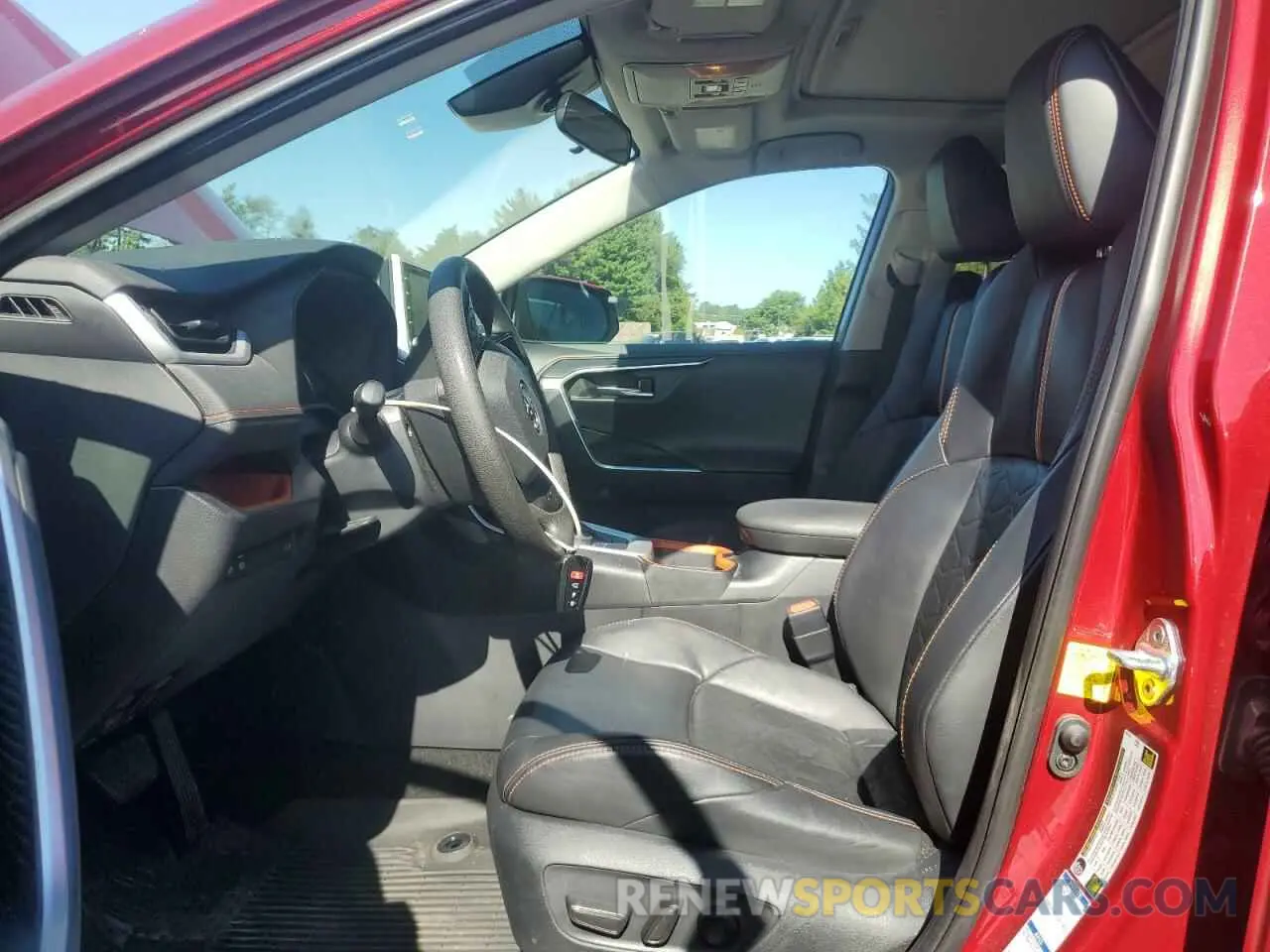7 Photograph of a damaged car 2T3J1RFV8KW047512 TOYOTA RAV4 2019