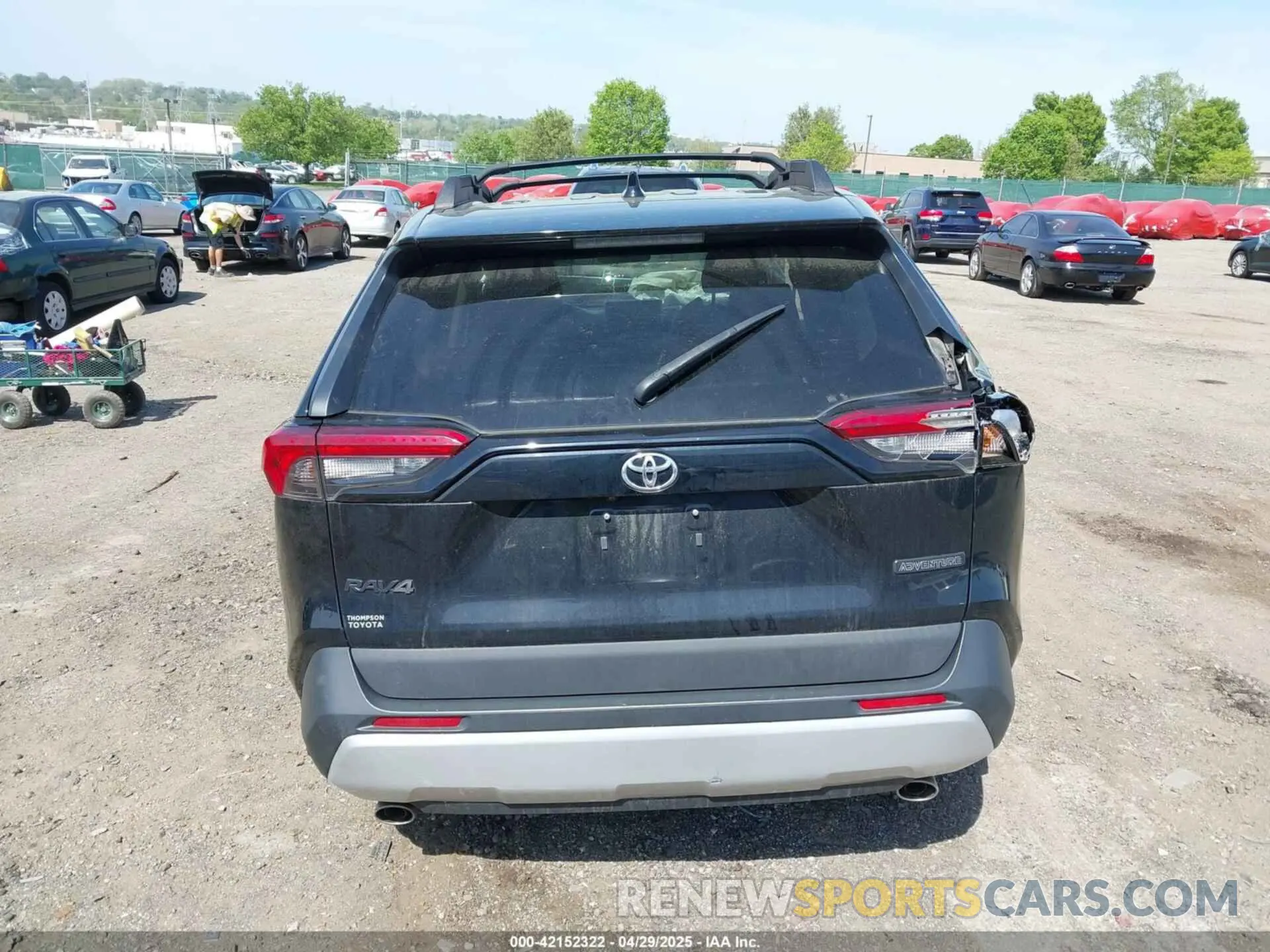 16 Photograph of a damaged car 2T3J1RFV9KW011831 TOYOTA RAV4 2019
