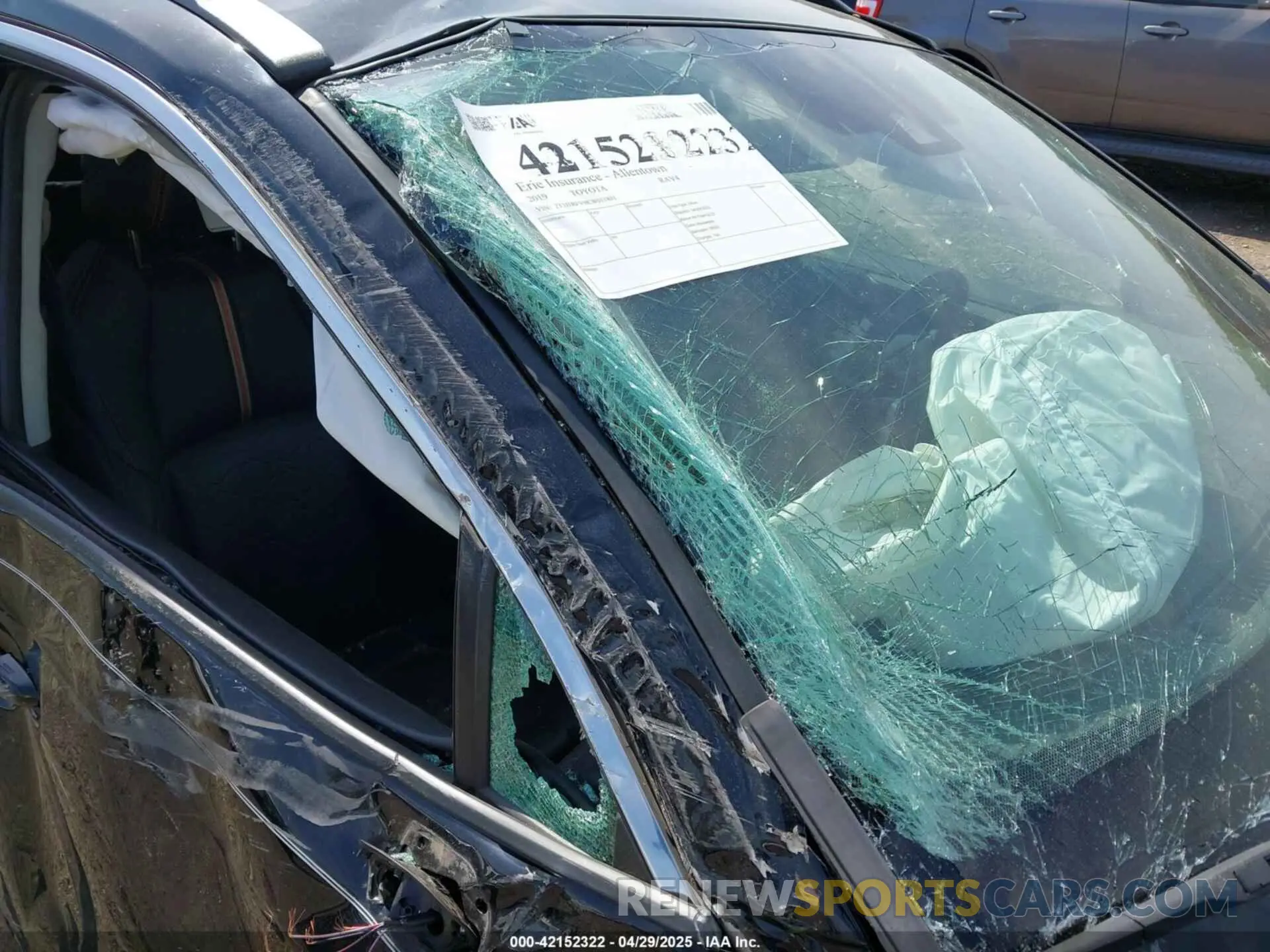 17 Photograph of a damaged car 2T3J1RFV9KW011831 TOYOTA RAV4 2019