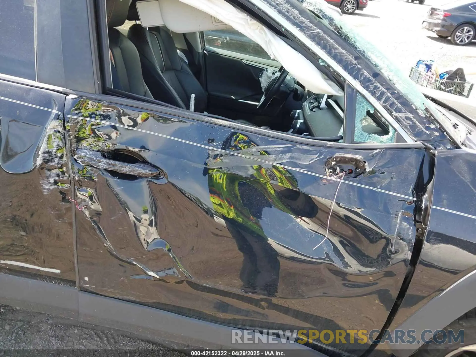 18 Photograph of a damaged car 2T3J1RFV9KW011831 TOYOTA RAV4 2019