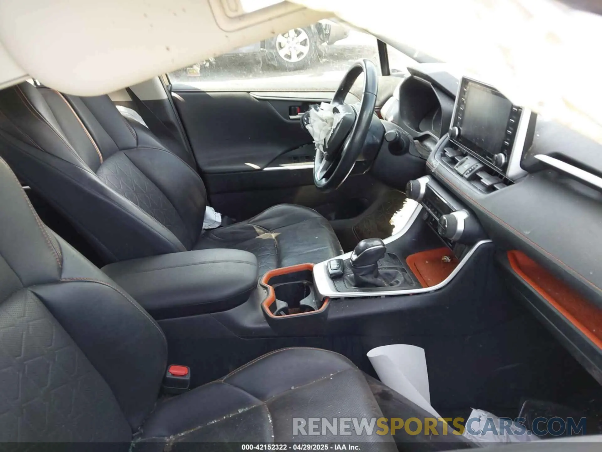 5 Photograph of a damaged car 2T3J1RFV9KW011831 TOYOTA RAV4 2019