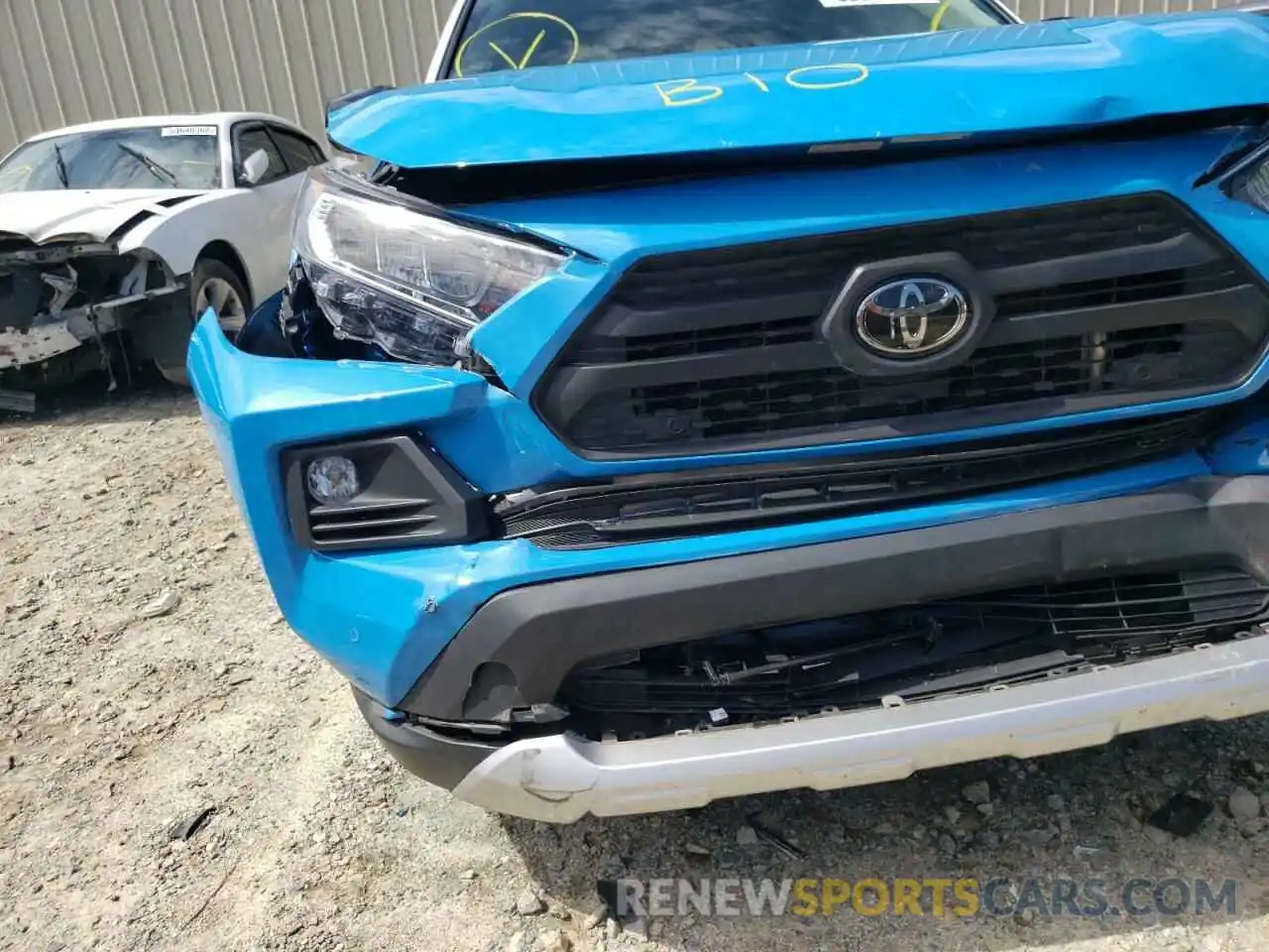 9 Photograph of a damaged car 2T3J1RFV9KW031867 TOYOTA RAV4 2019