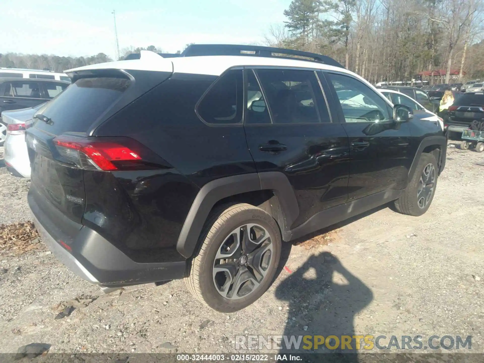 4 Photograph of a damaged car 2T3J1RFV9KW052461 TOYOTA RAV4 2019