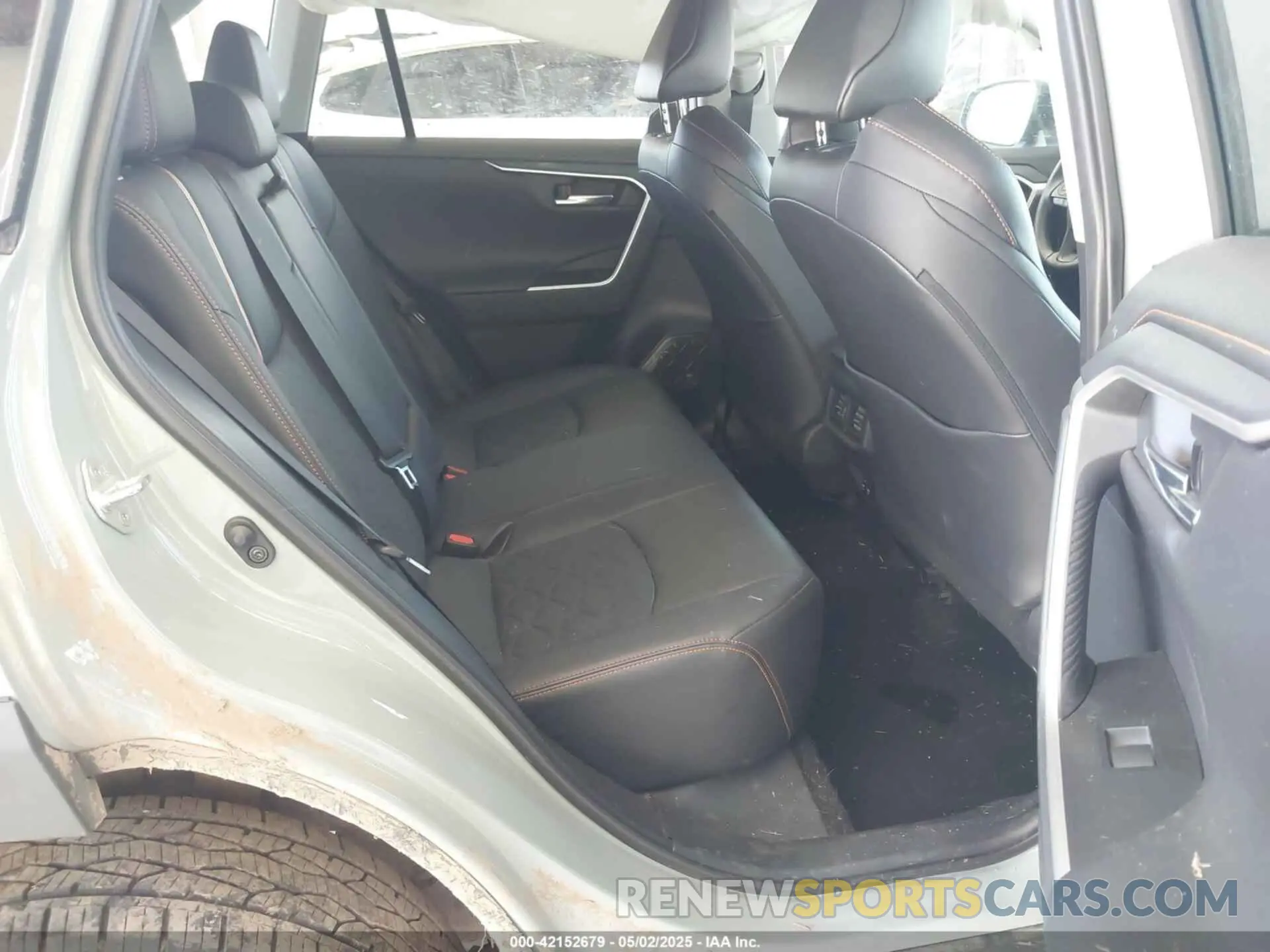 8 Photograph of a damaged car 2T3J1RFVXKW005164 TOYOTA RAV4 2019