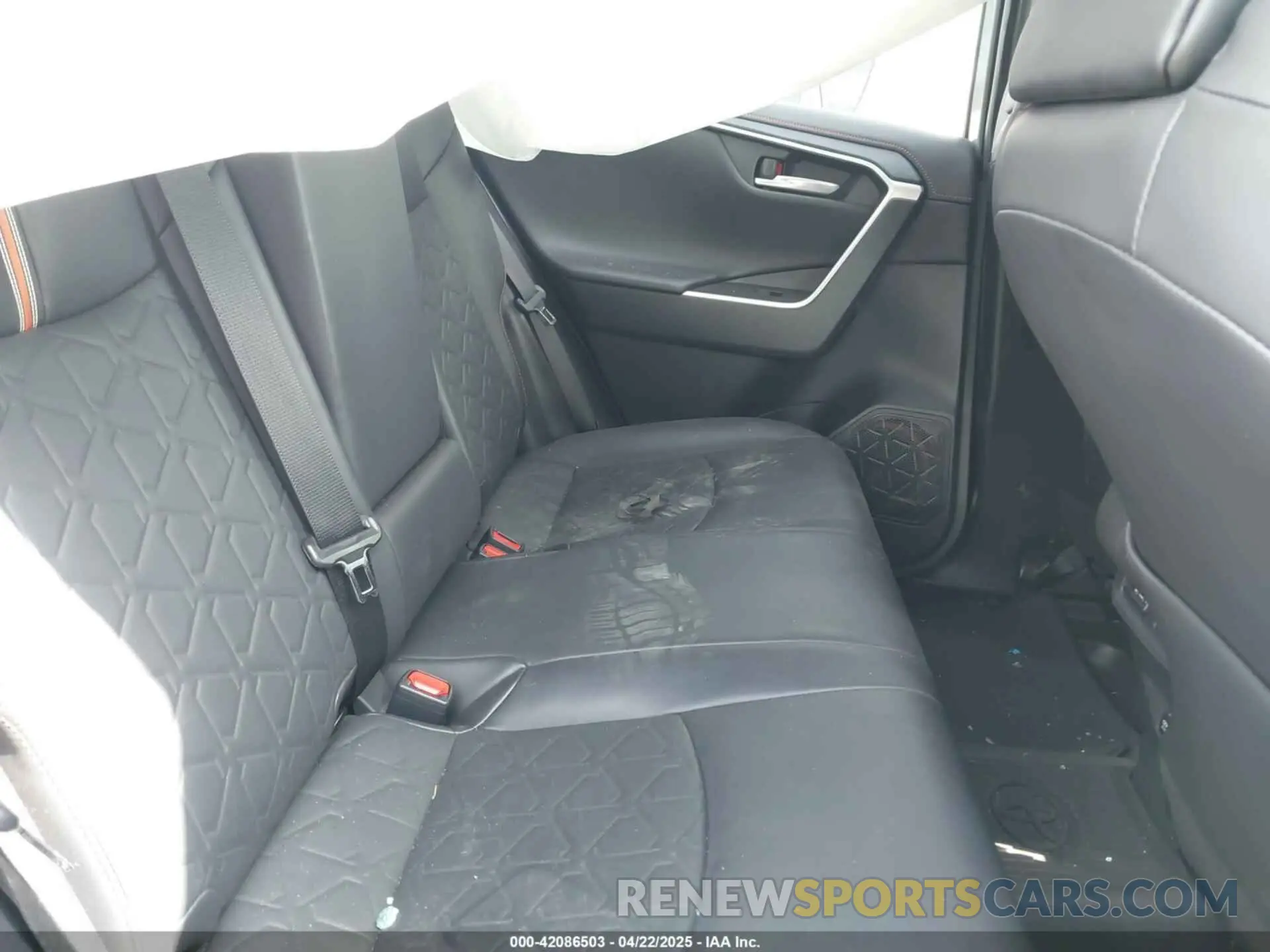 8 Photograph of a damaged car 2T3J1RFVXKW026905 TOYOTA RAV4 2019